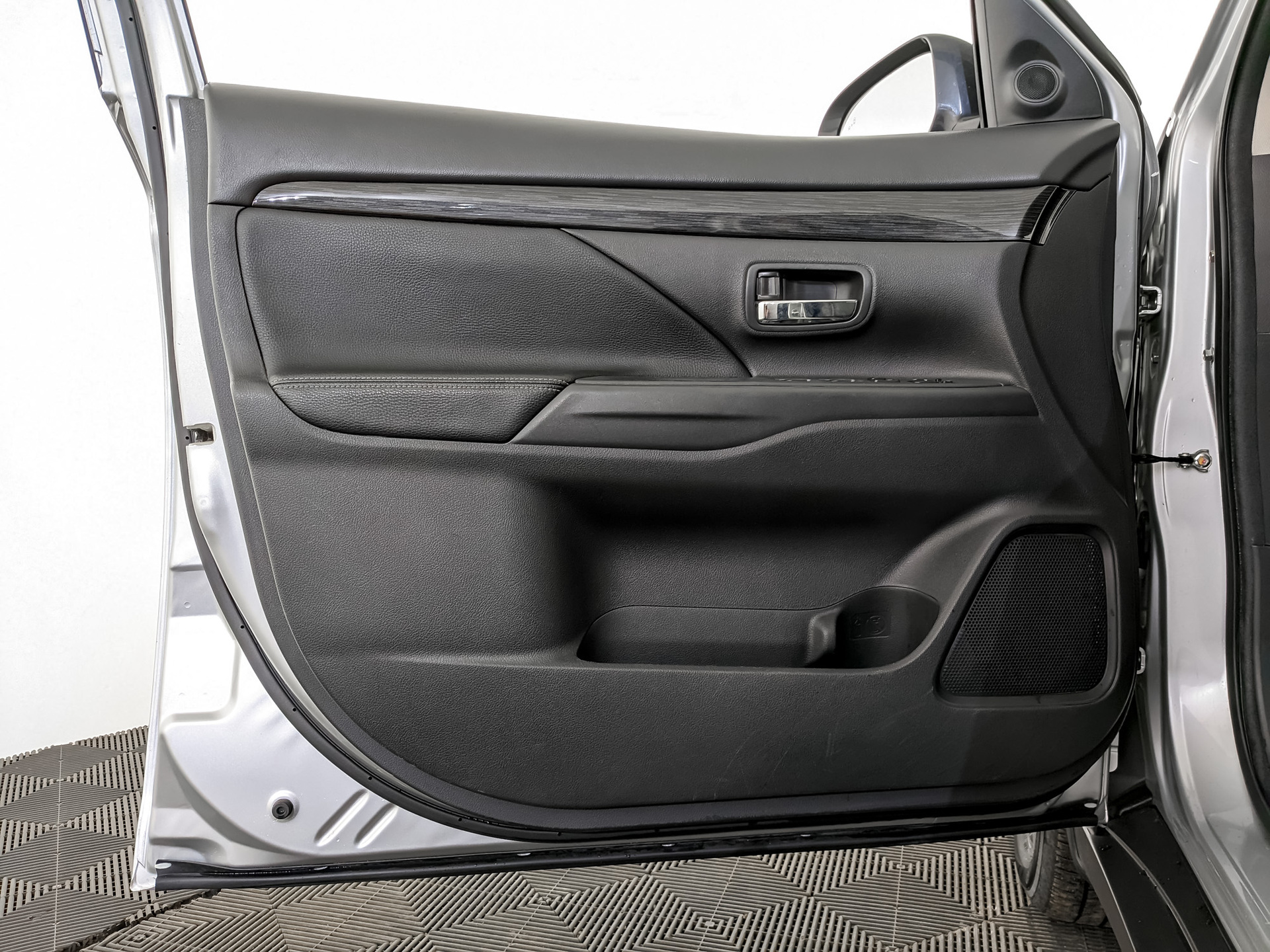 MITSUBISHI Outlander 2.40 (167 л.с), автомат, 2017, пробег 113 346 км