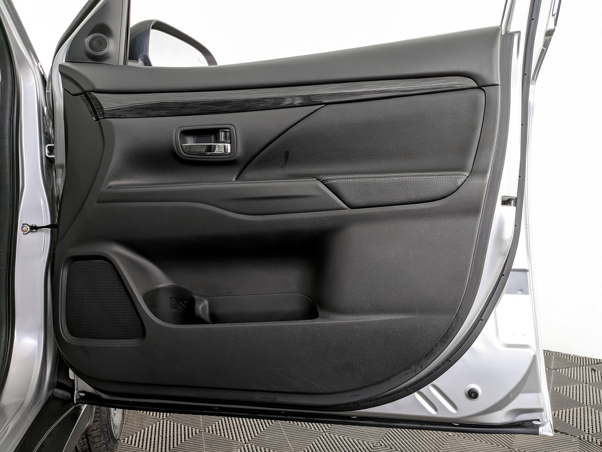 MITSUBISHI Outlander 2.40 (167 л.с), автомат, 2017, пробег 113 346 км