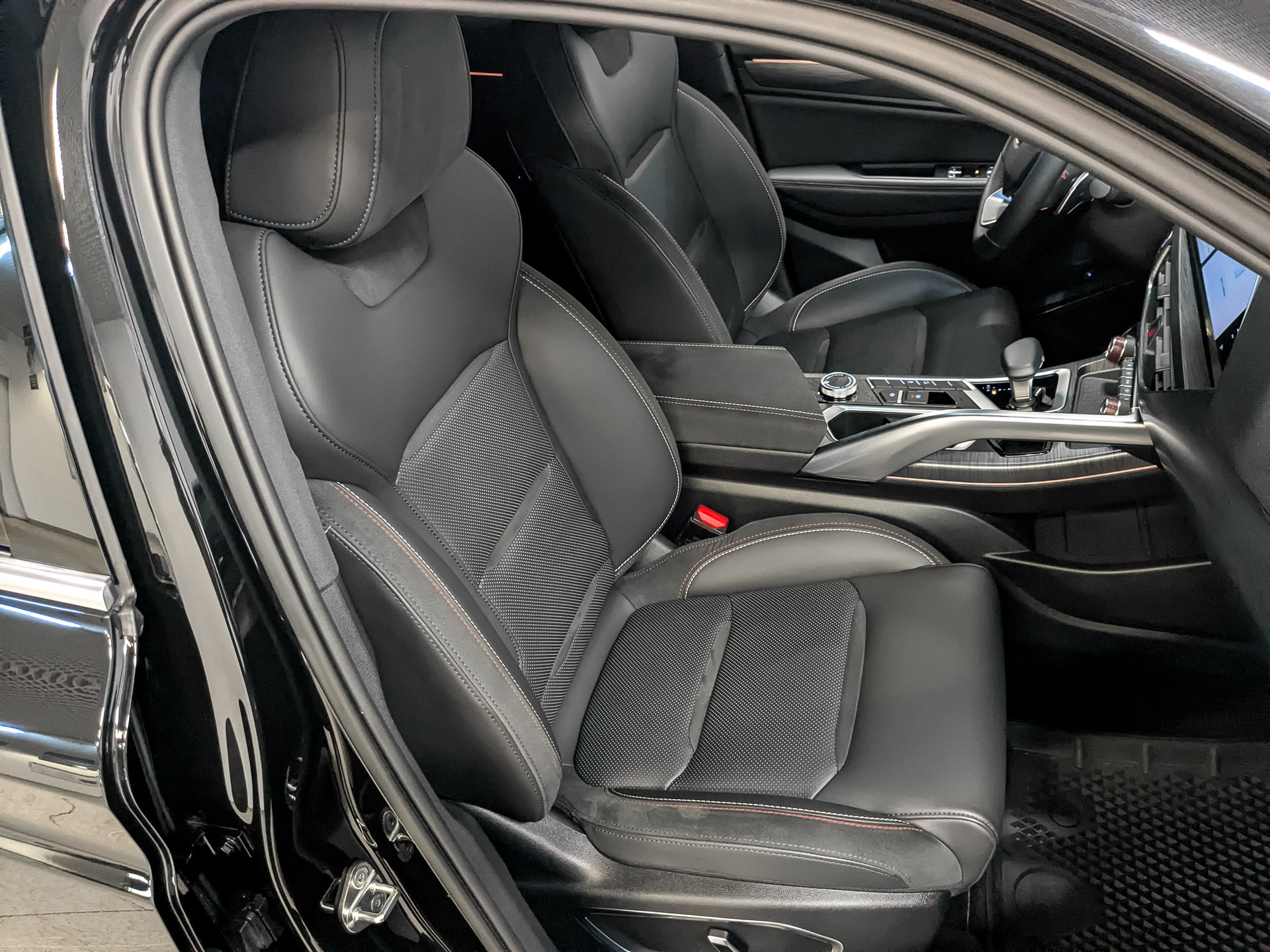 GEELY Tugella 2.00 (238 л.с), автомат, 2023, пробег 40 846 км