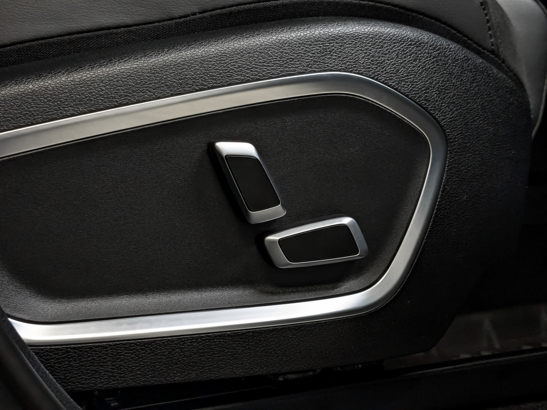 GEELY Tugella 2.00 (238 л.с), автомат, 2023, пробег 40 846 км