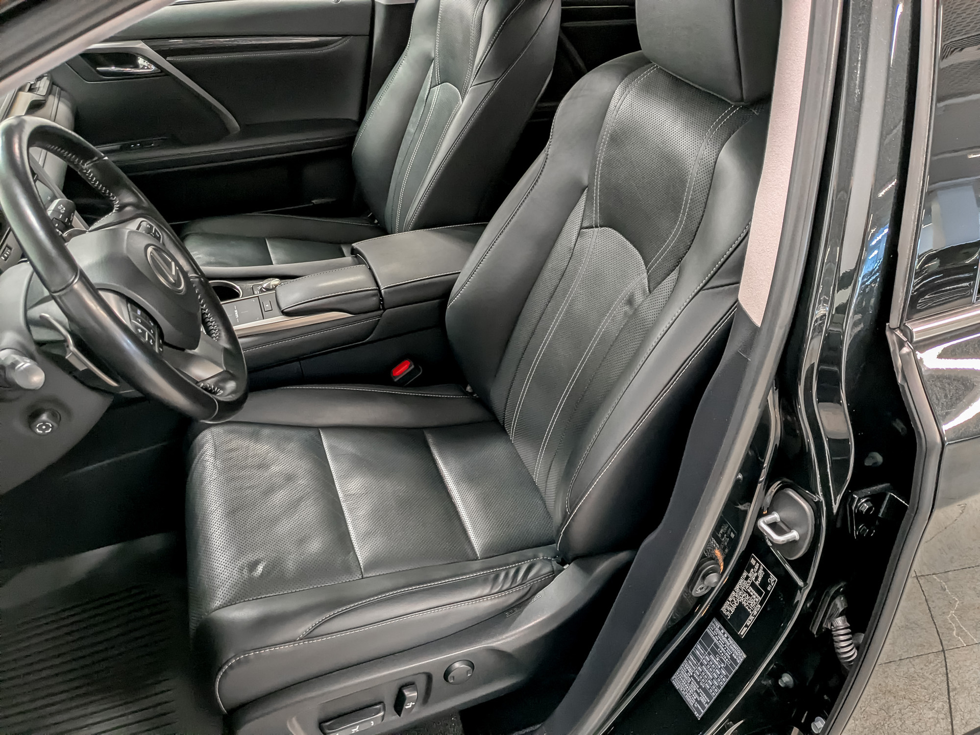 LEXUS RX 2.00 (238 л.с), автомат, 2020, пробег 112 398 км