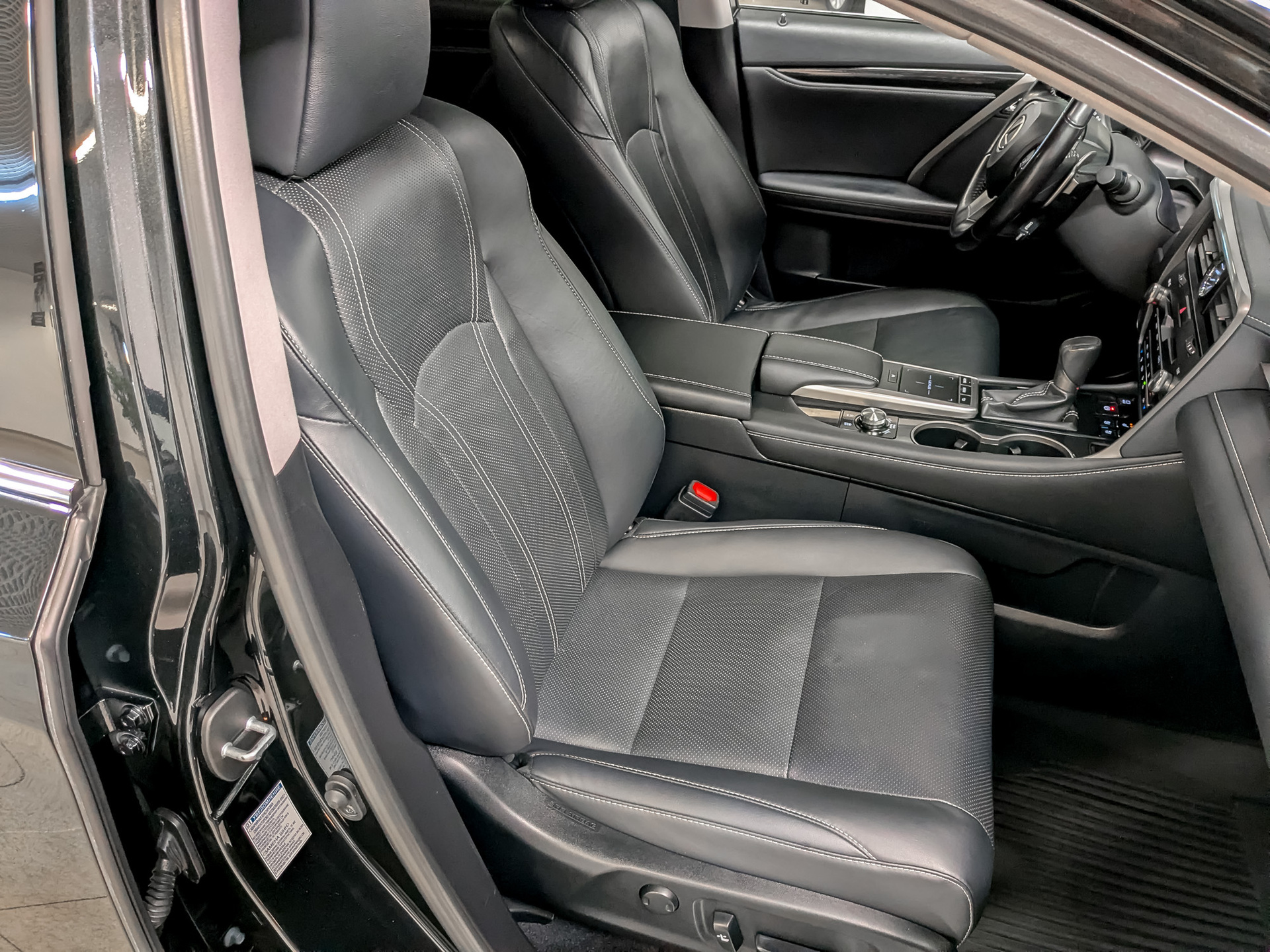 LEXUS RX 2.00 (238 л.с), автомат, 2020, пробег 112 398 км