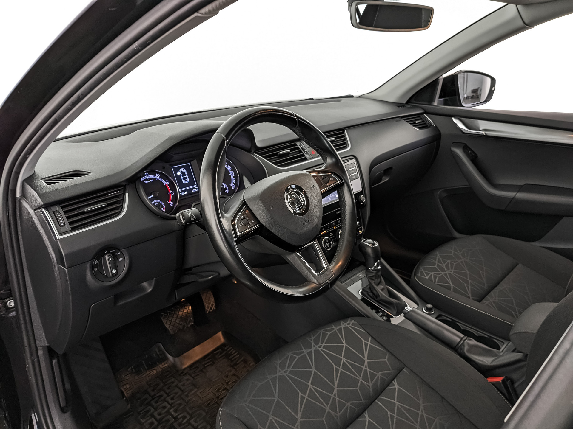 SKODA Octavia 1.40 (150 л.с), автомат, 2018, пробег 140 525 км