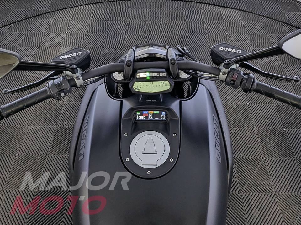 Ducati Diavel Carbon - фото №11