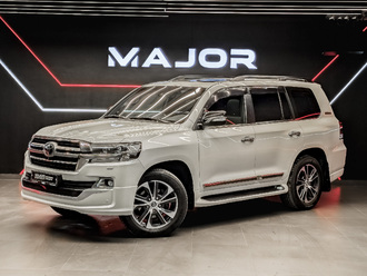 TOYOTA Land Cruiser 200