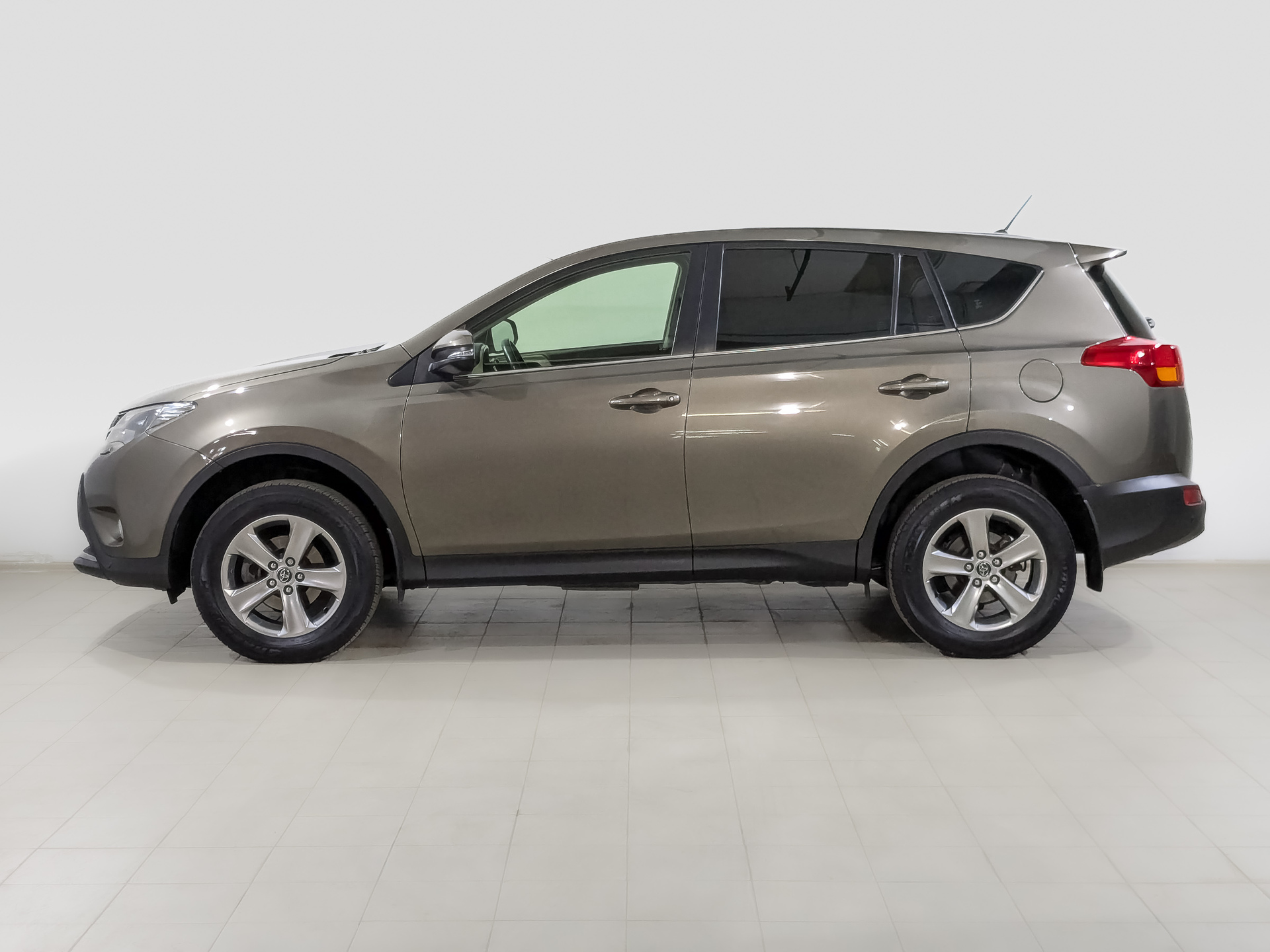 TOYOTA Rav-4 2.00 (146 л.с), автомат, 2015, пробег 85 916 км