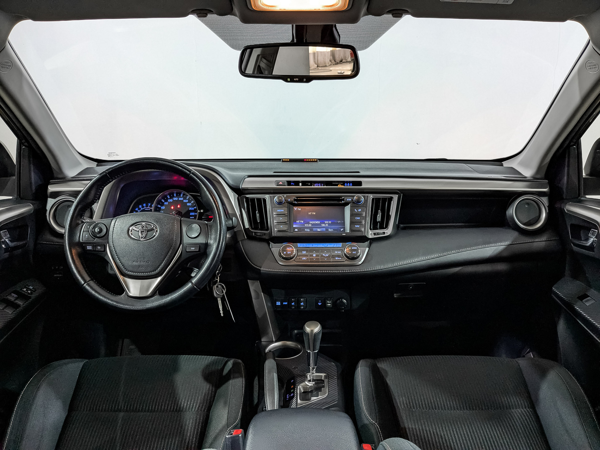 TOYOTA Rav-4 2.00 (146 л.с), автомат, 2015, пробег 85 916 км