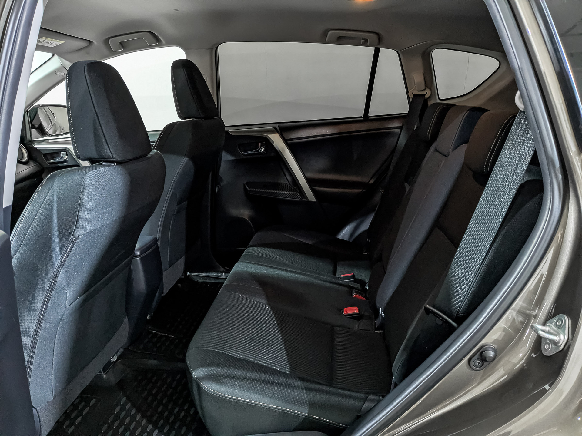 TOYOTA Rav-4 2.00 (146 л.с), автомат, 2015, пробег 85 916 км