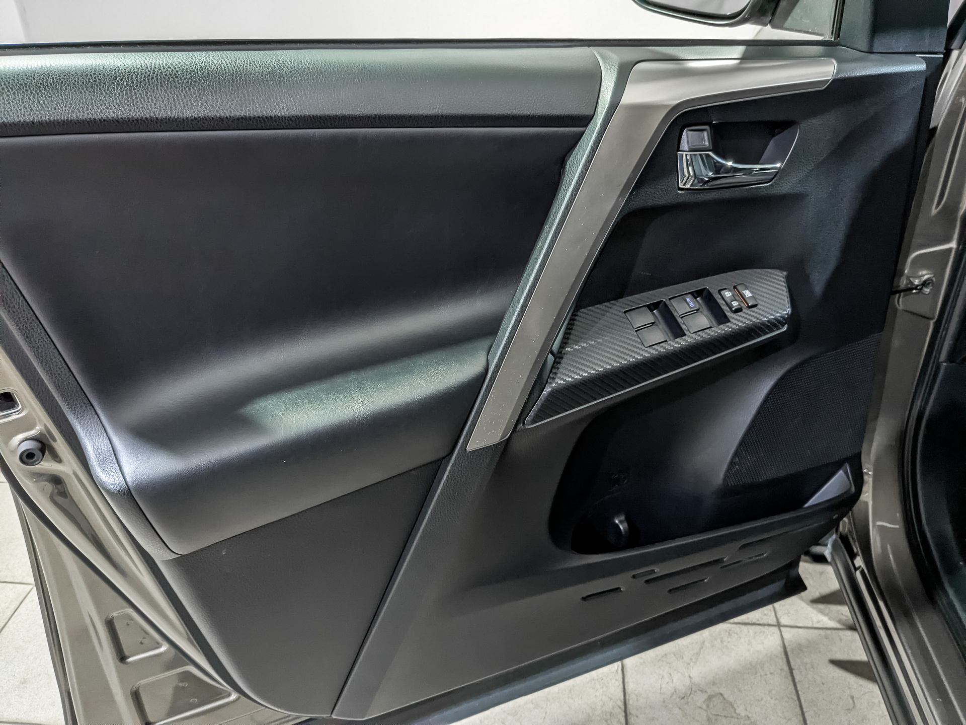 TOYOTA Rav-4 2.00 (146 л.с), автомат, 2015, пробег 85 916 км