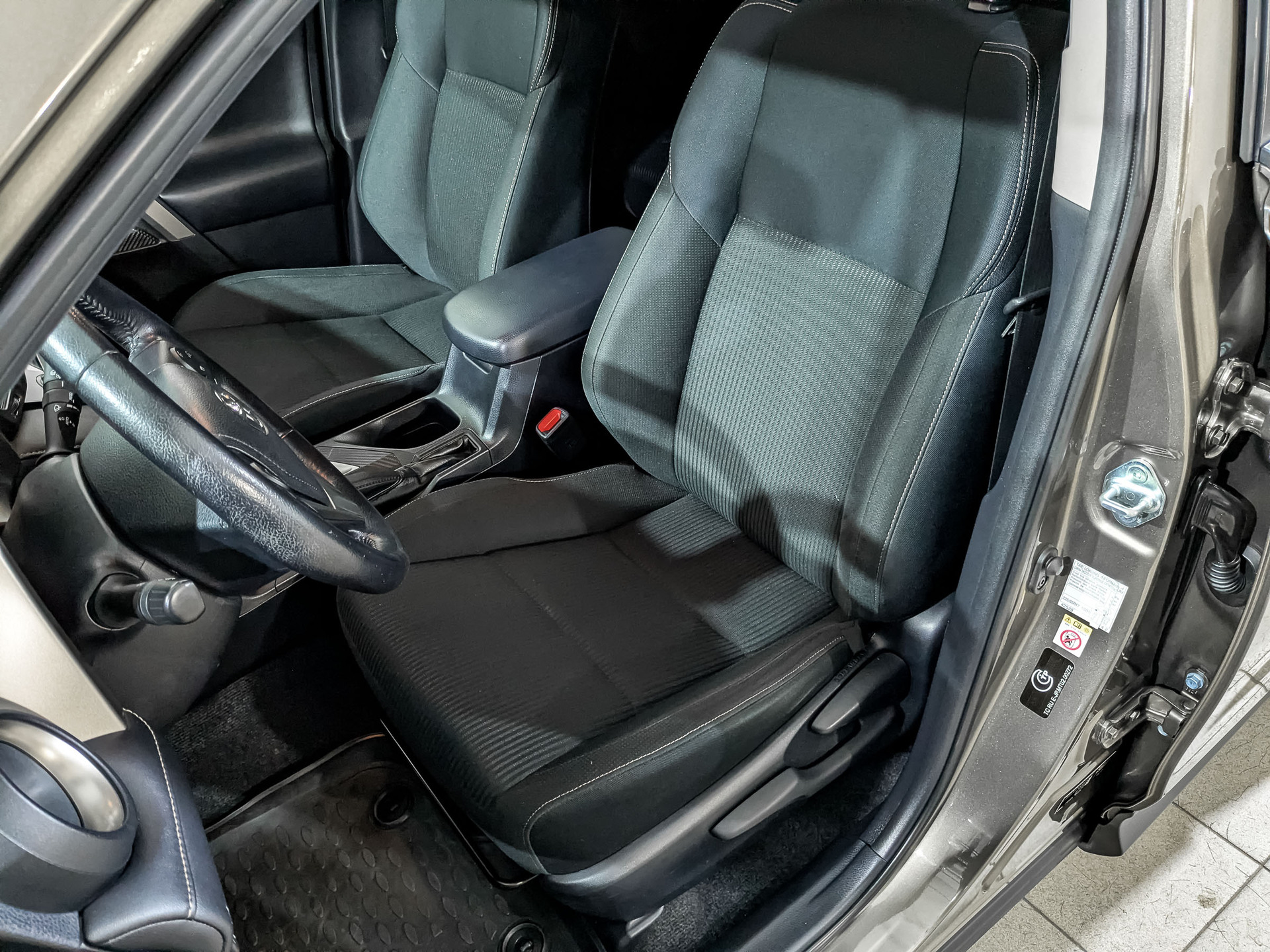 TOYOTA Rav-4 2.00 (146 л.с), автомат, 2015, пробег 85 916 км