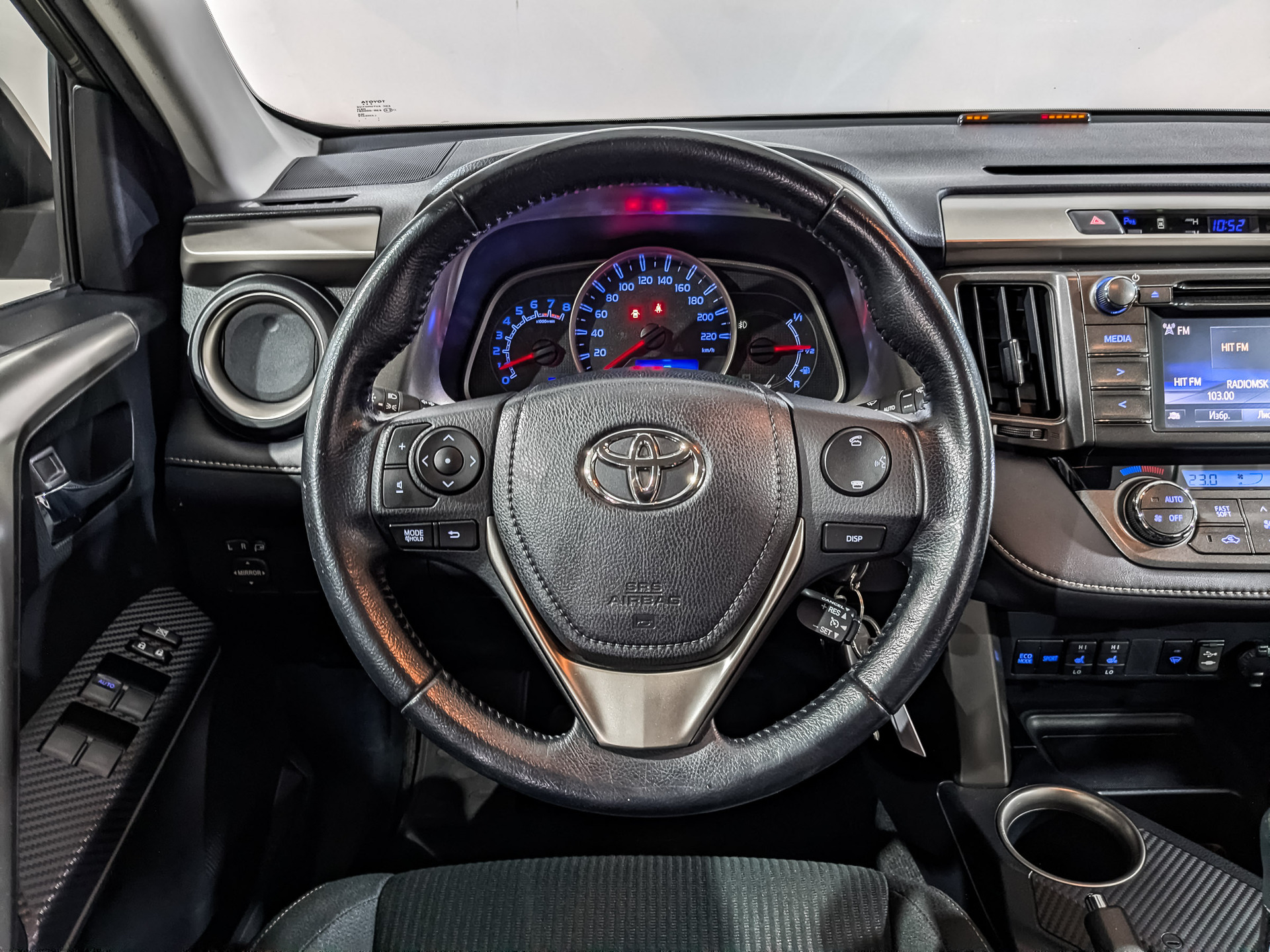 TOYOTA Rav-4 2.00 (146 л.с), автомат, 2015, пробег 85 916 км