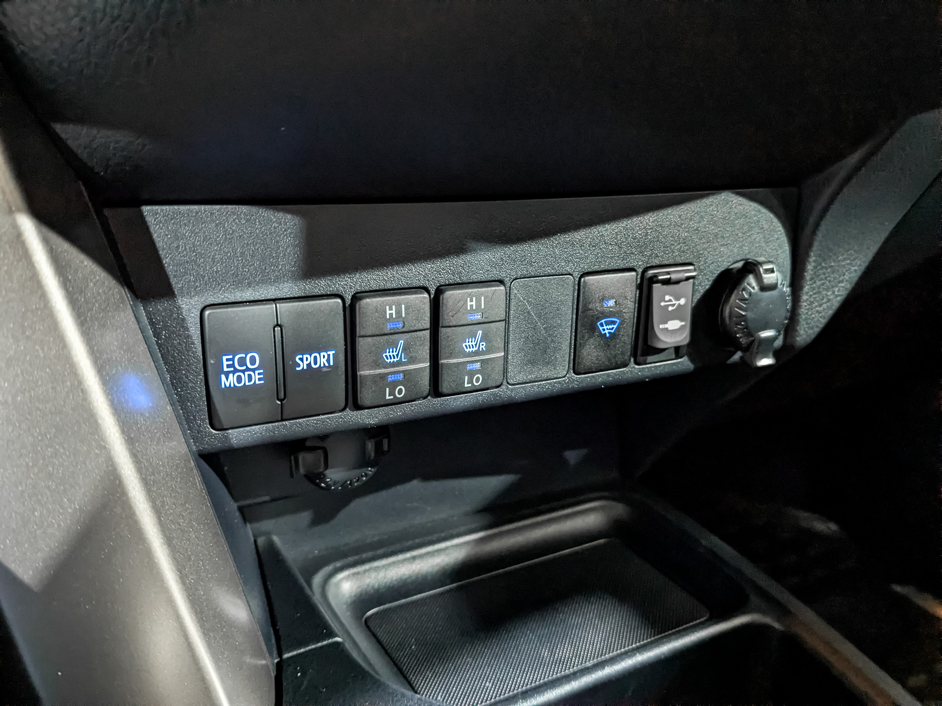 TOYOTA Rav-4 2.00 (146 л.с), автомат, 2015, пробег 85 916 км
