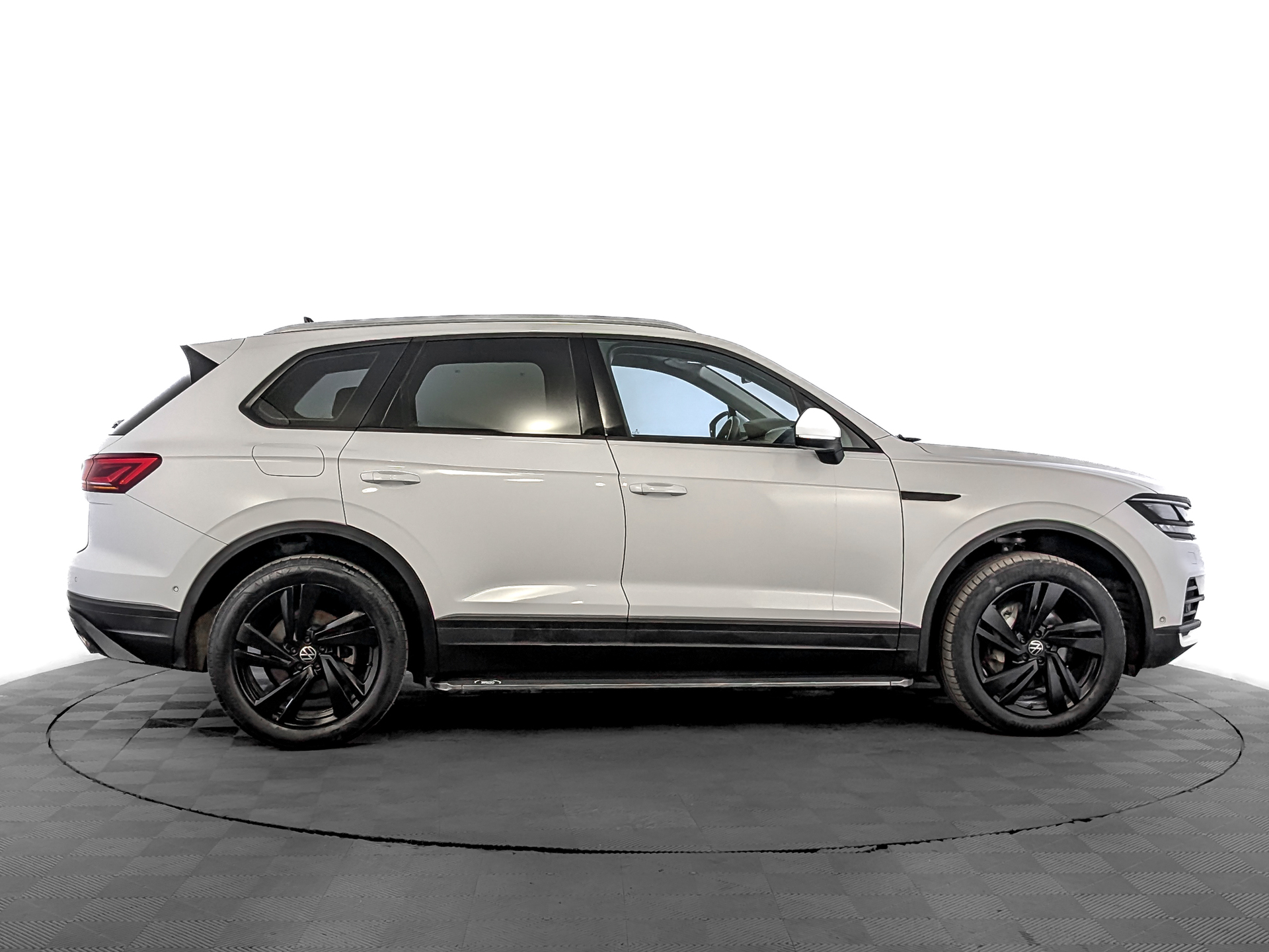 VOLKSWAGEN Touareg 3.00 (231 л.с), автомат, 2021, пробег 49 441 км