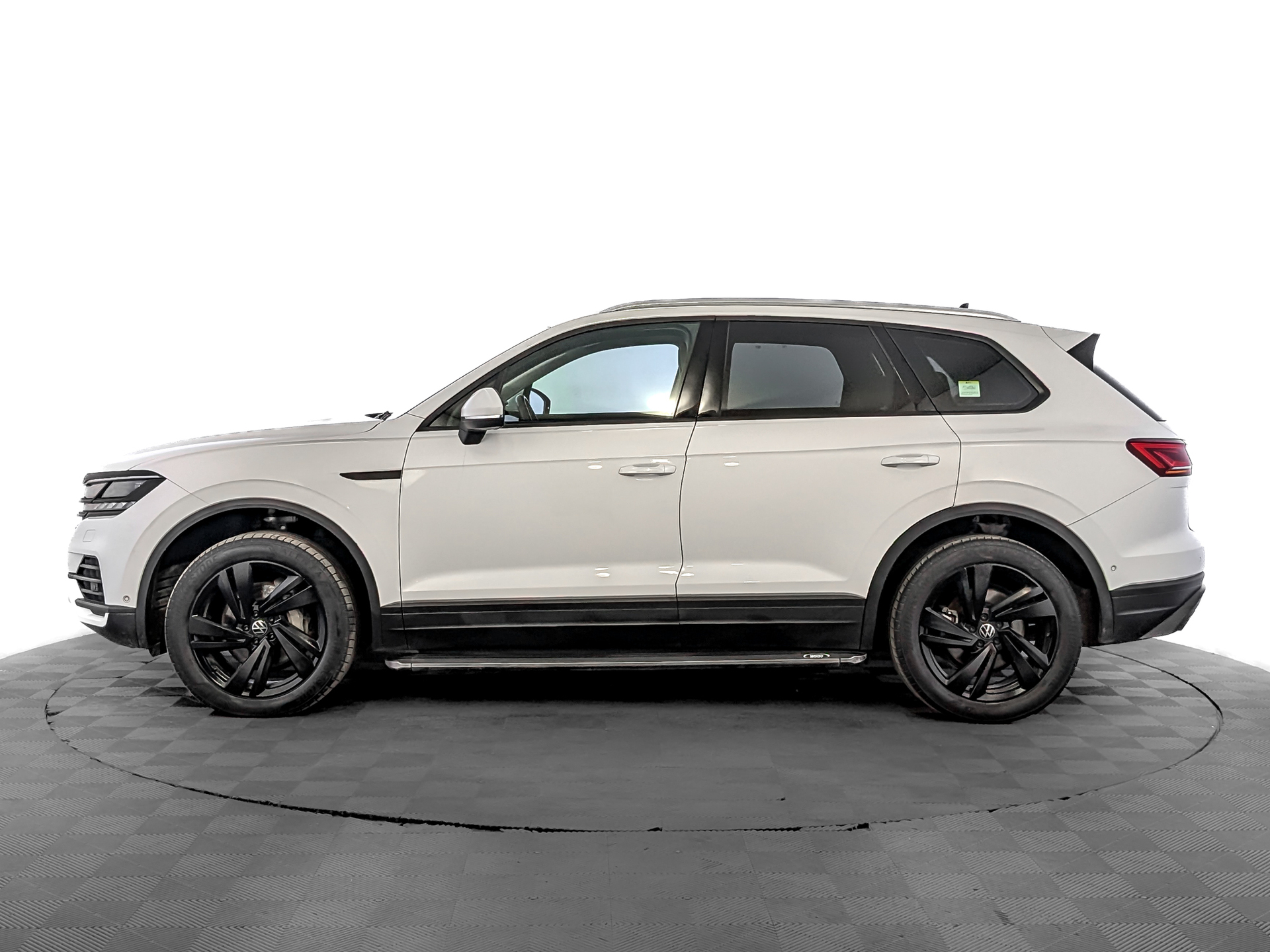 VOLKSWAGEN Touareg 3.00 (231 л.с), автомат, 2021, пробег 49 441 км