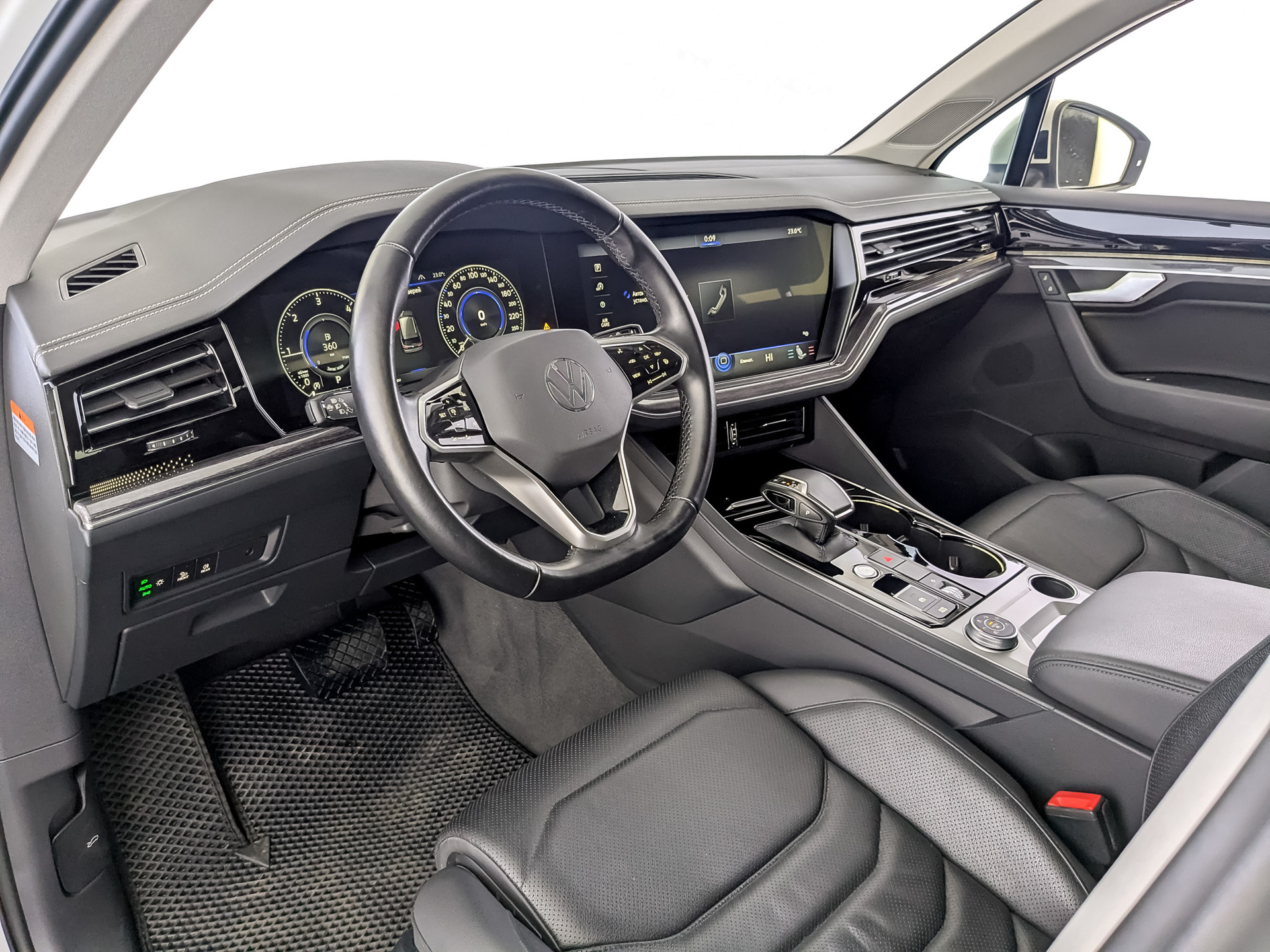 VOLKSWAGEN Touareg 3.00 (231 л.с), автомат, 2021, пробег 49 441 км