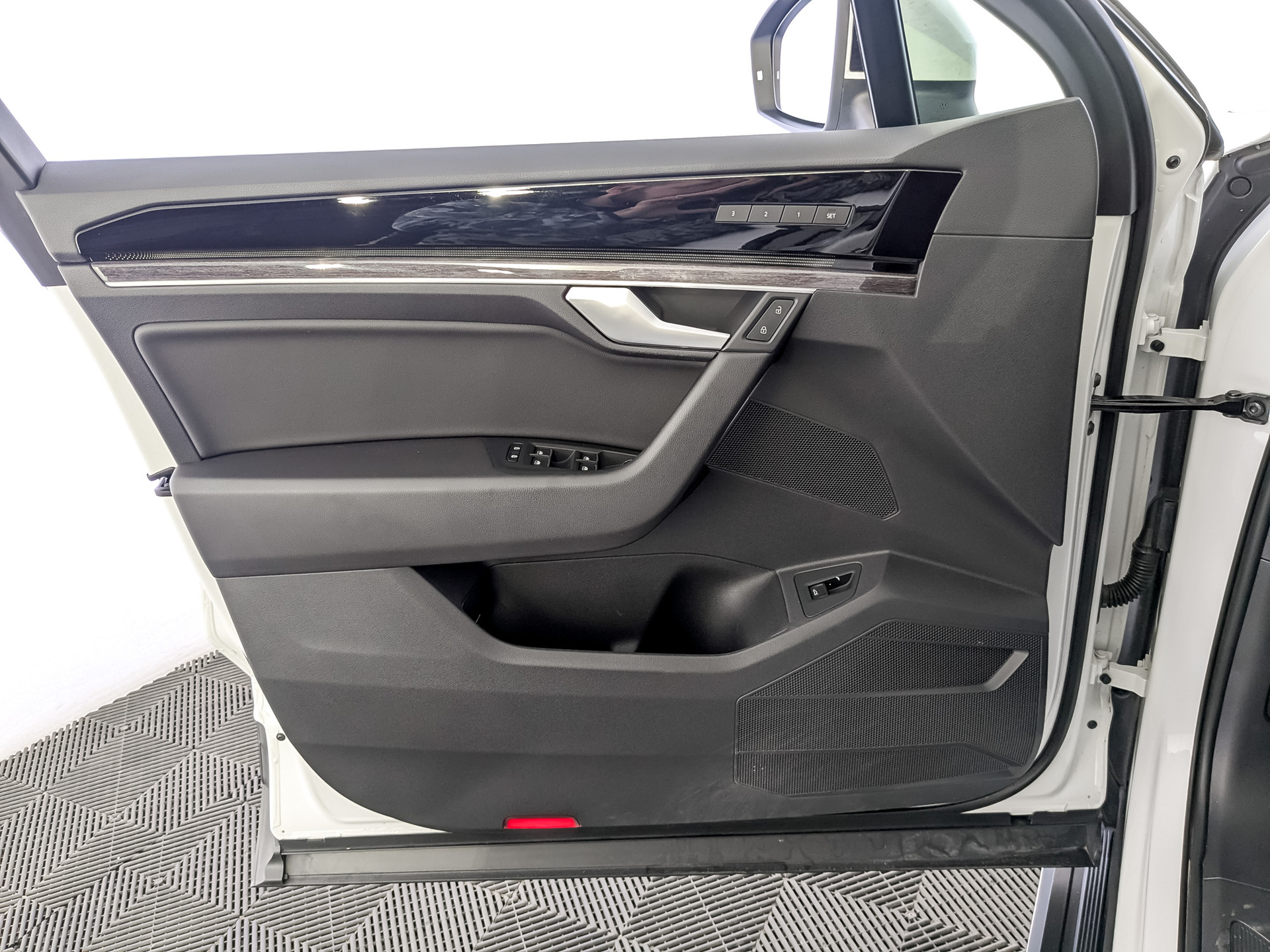 VOLKSWAGEN Touareg 3.00 (231 л.с), автомат, 2021, пробег 49 441 км
