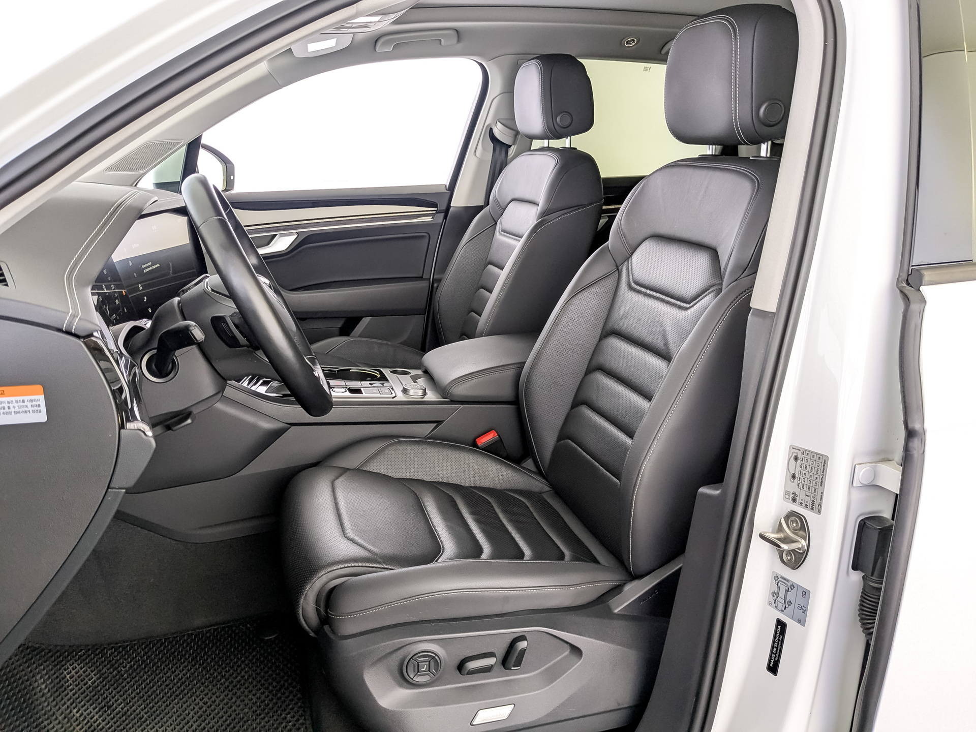 VOLKSWAGEN Touareg 3.00 (231 л.с), автомат, 2021, пробег 49 441 км