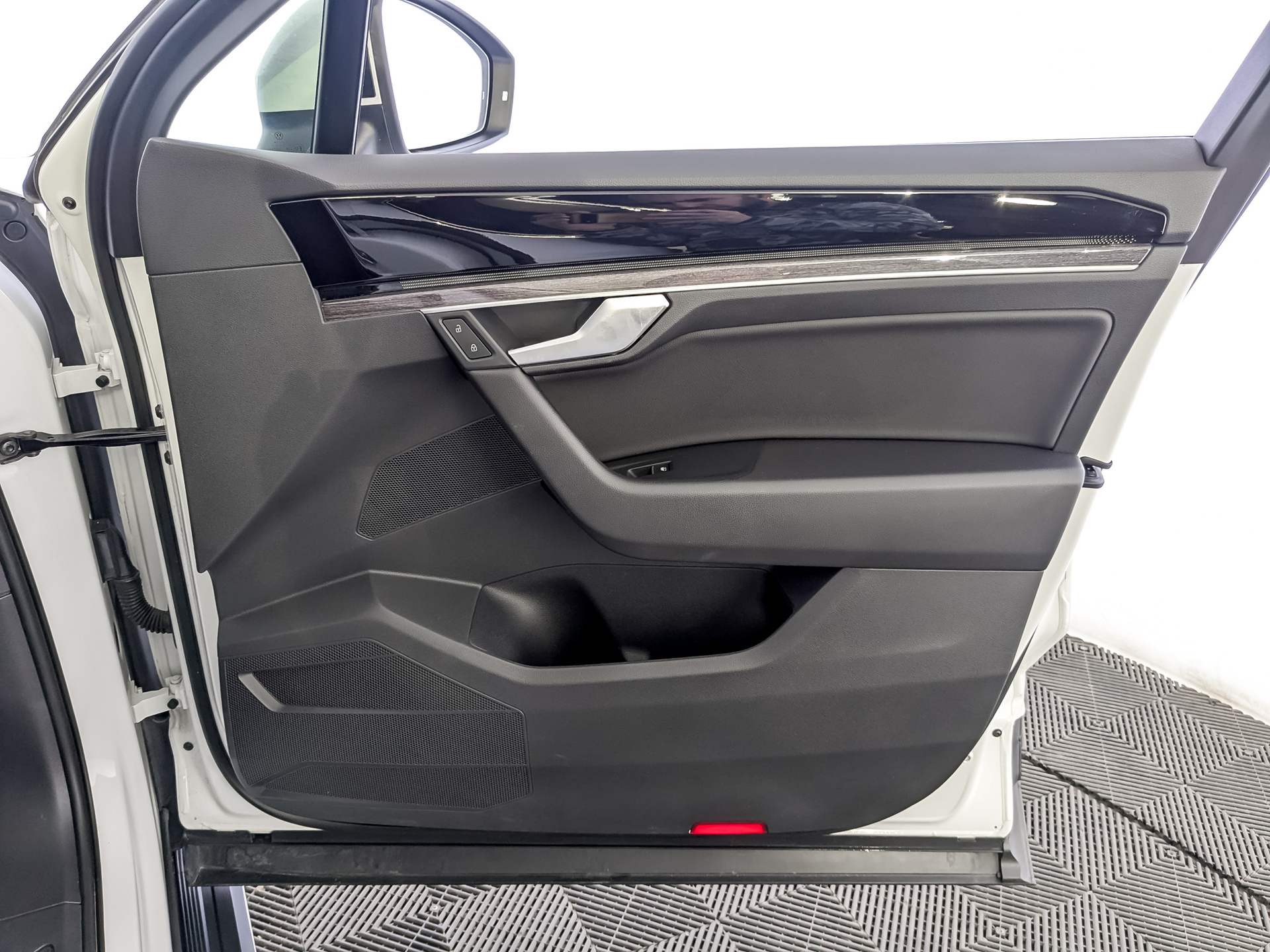 VOLKSWAGEN Touareg 3.00 (231 л.с), автомат, 2021, пробег 49 441 км