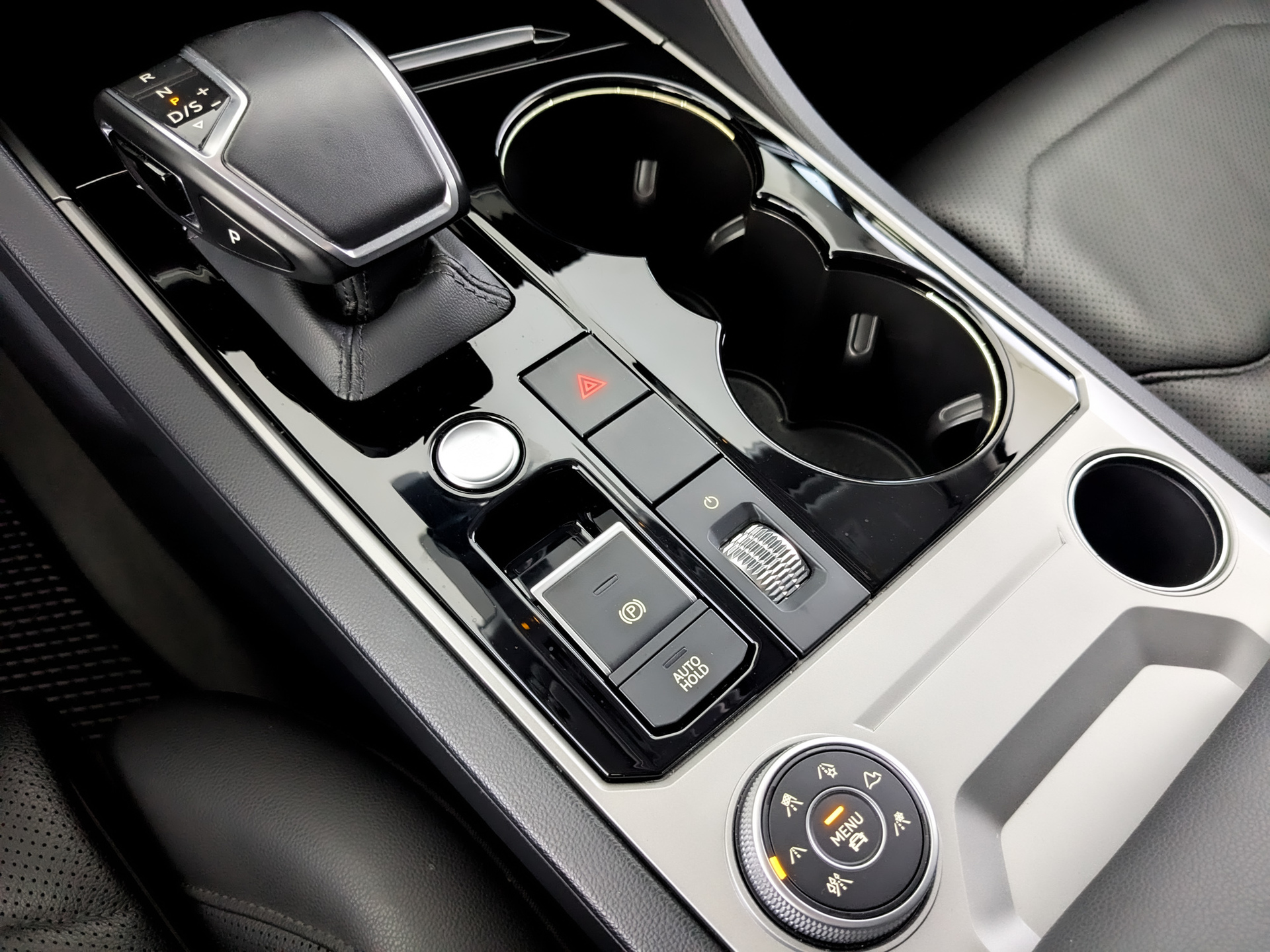 VOLKSWAGEN Touareg 3.00 (231 л.с), автомат, 2021, пробег 49 441 км