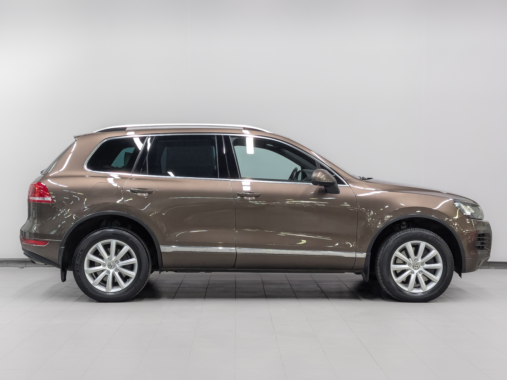 VOLKSWAGEN Touareg 4.20 (340 л.с), автомат, 2012, пробег 135 005 км