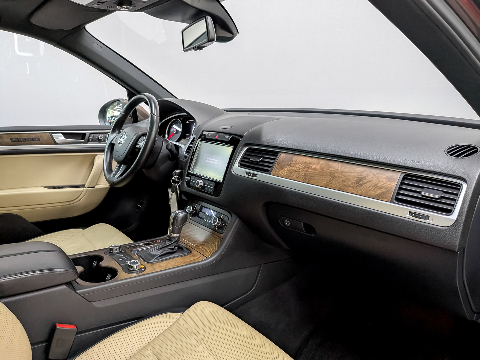 VOLKSWAGEN Touareg 4.20 (340 л.с), автомат, 2012, пробег 135 005 км