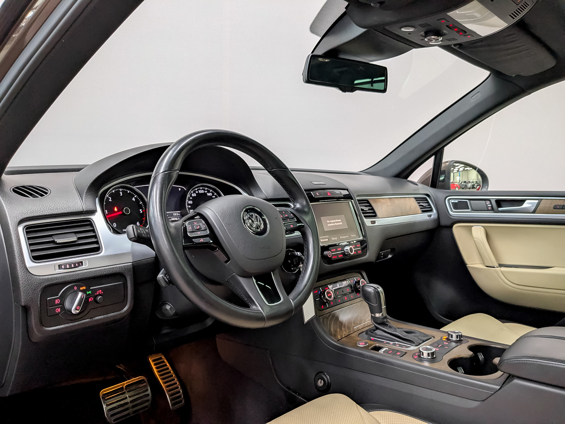 VOLKSWAGEN Touareg 4.20 (340 л.с), автомат, 2012, пробег 135 005 км