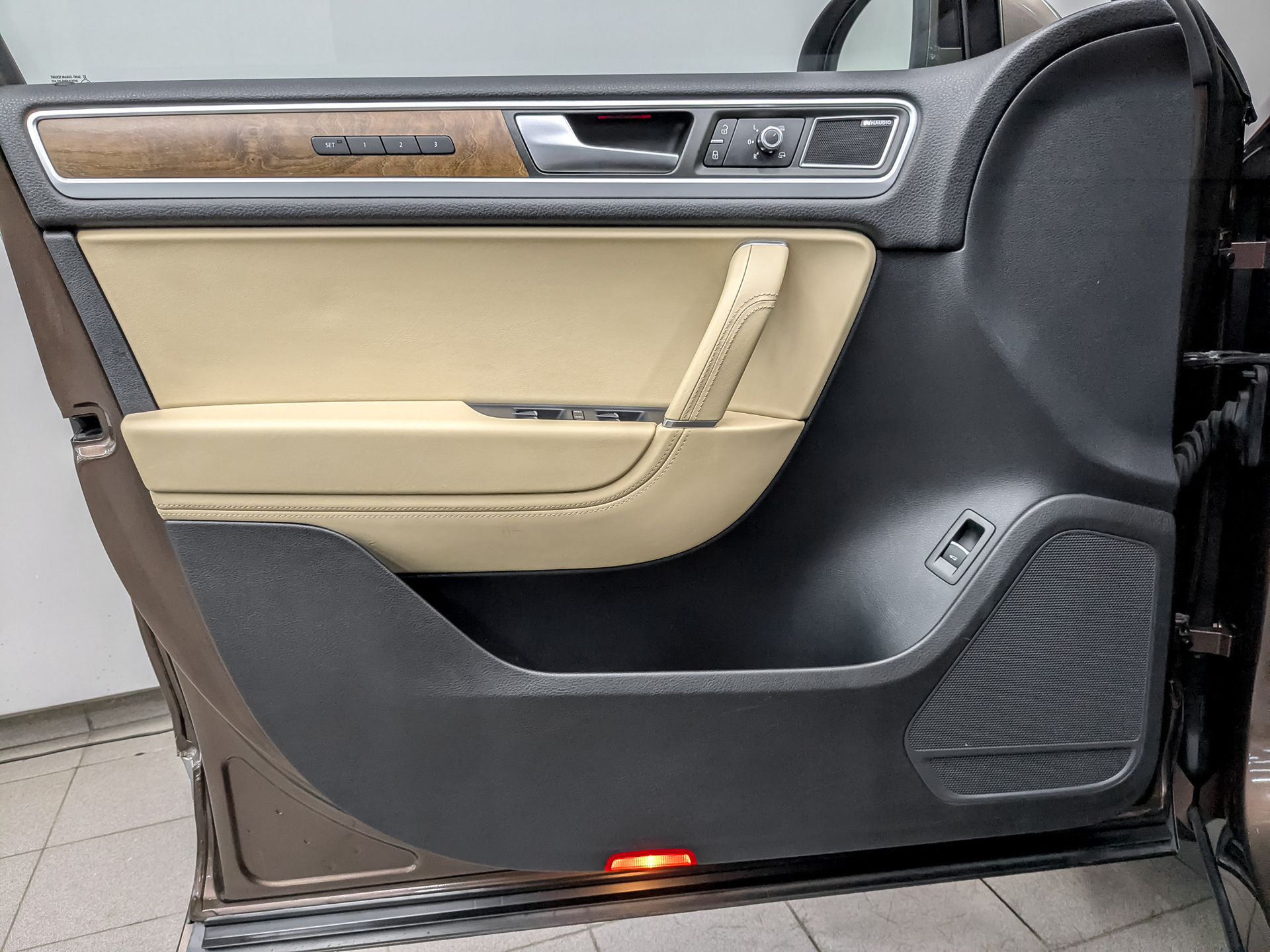 VOLKSWAGEN Touareg 4.20 (340 л.с), автомат, 2012, пробег 135 005 км