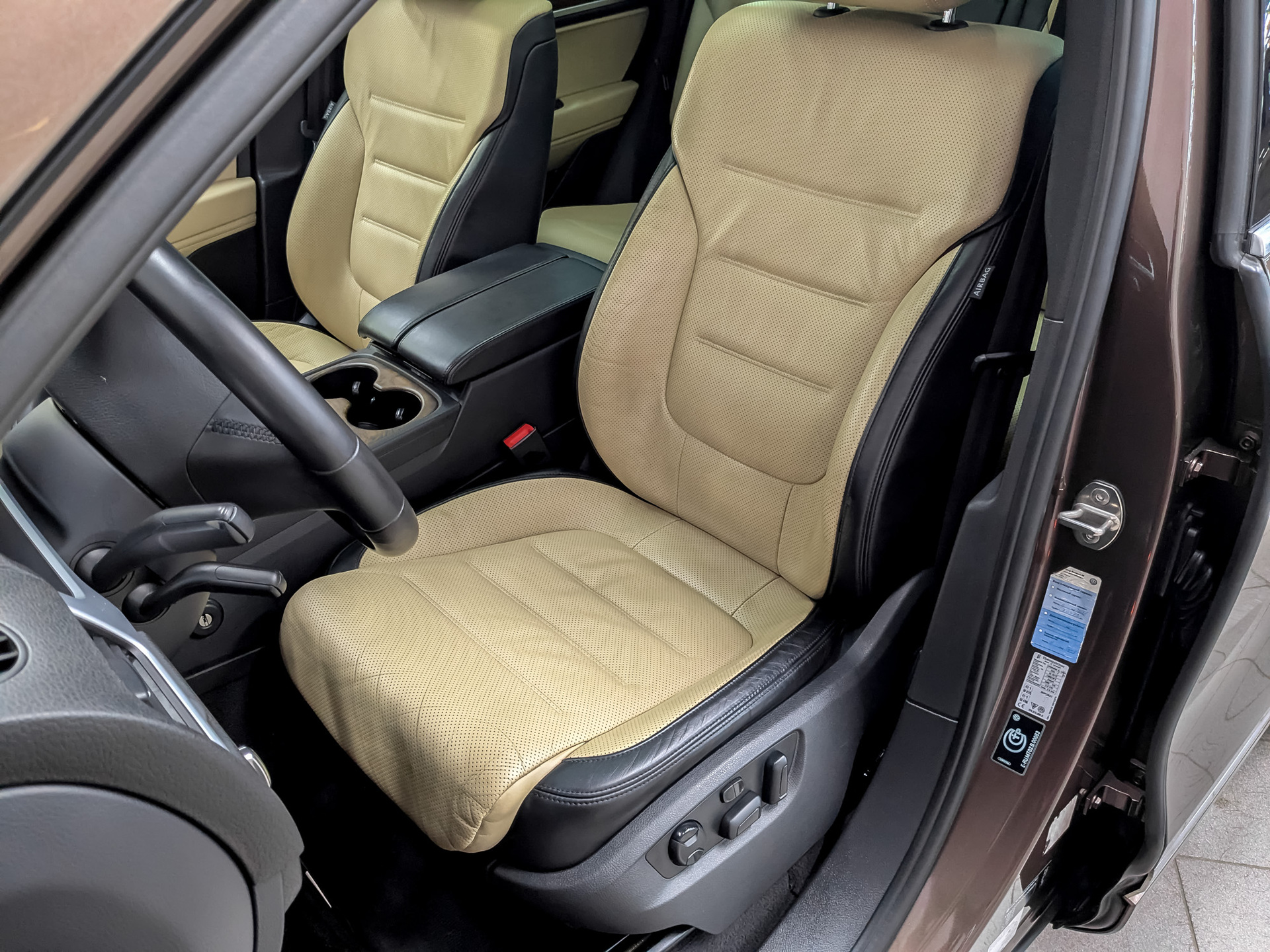 VOLKSWAGEN Touareg 4.20 (340 л.с), автомат, 2012, пробег 135 005 км