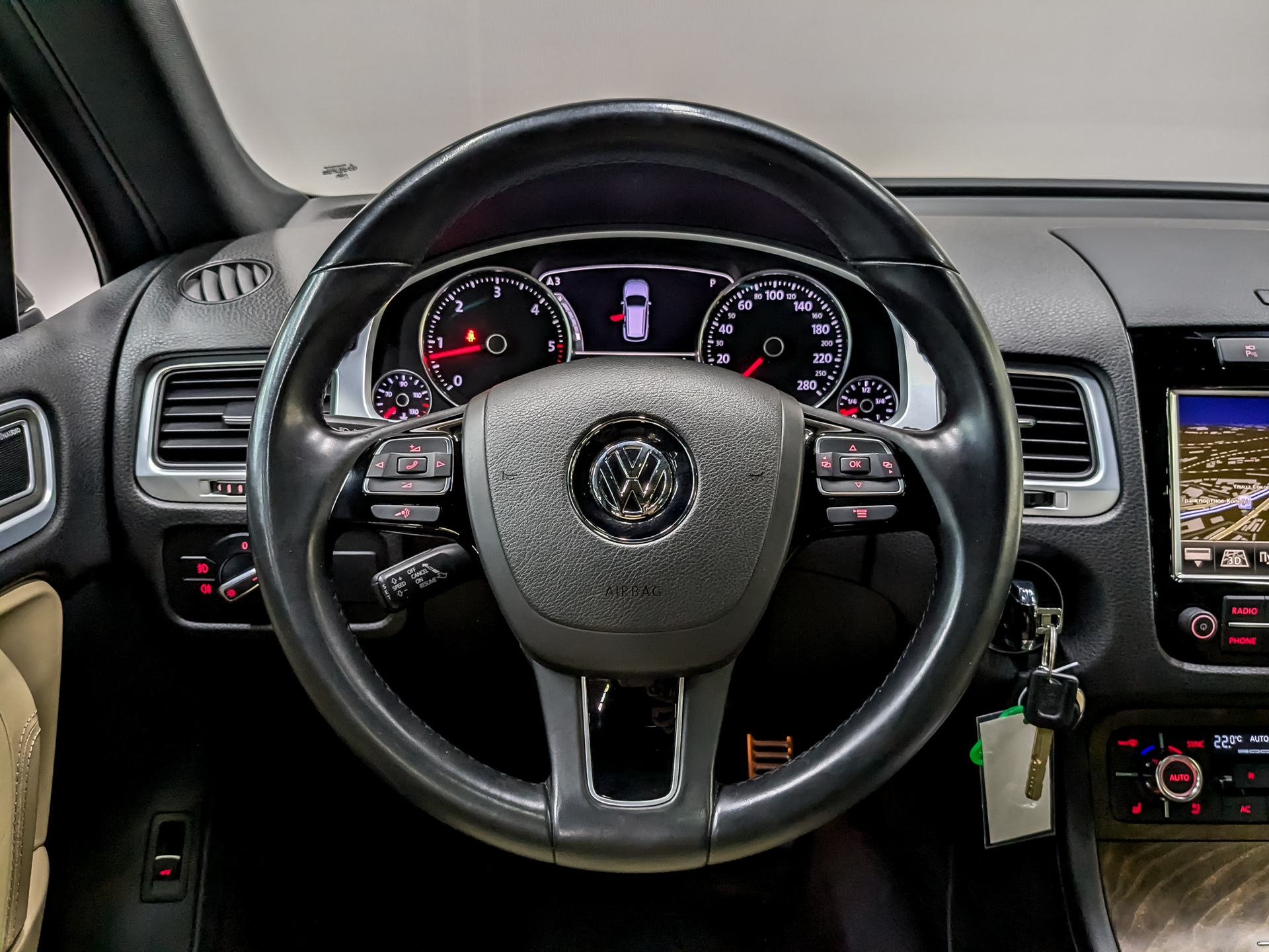 VOLKSWAGEN Touareg 4.20 (340 л.с), автомат, 2012, пробег 135 005 км