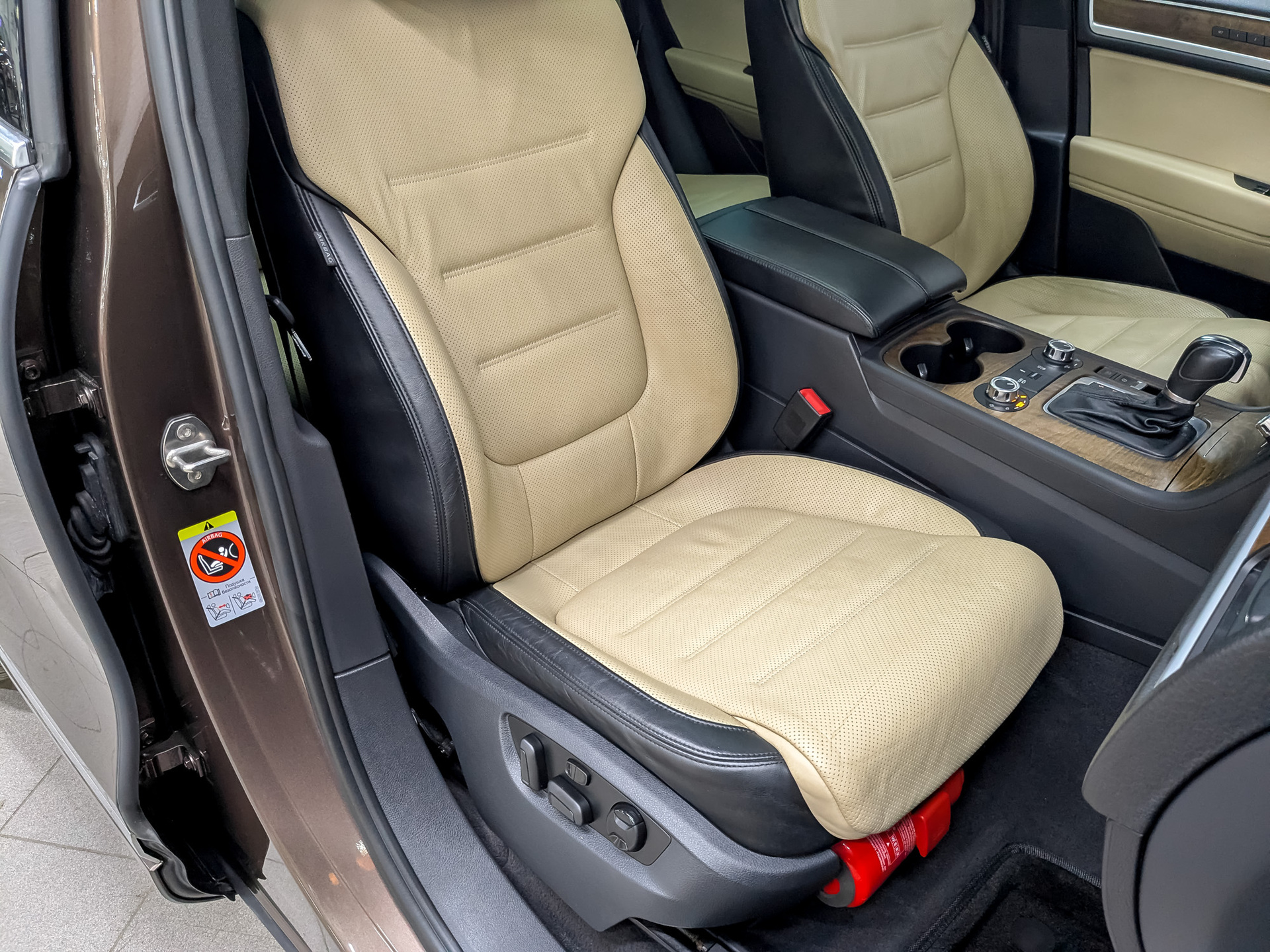 VOLKSWAGEN Touareg 4.20 (340 л.с), автомат, 2012, пробег 135 005 км