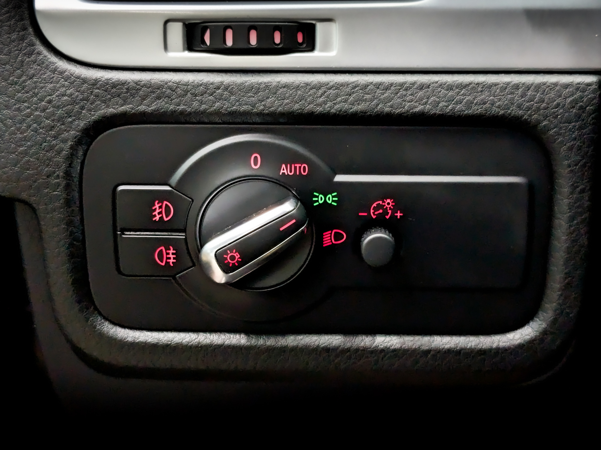 VOLKSWAGEN Touareg 4.20 (340 л.с), автомат, 2012, пробег 135 005 км