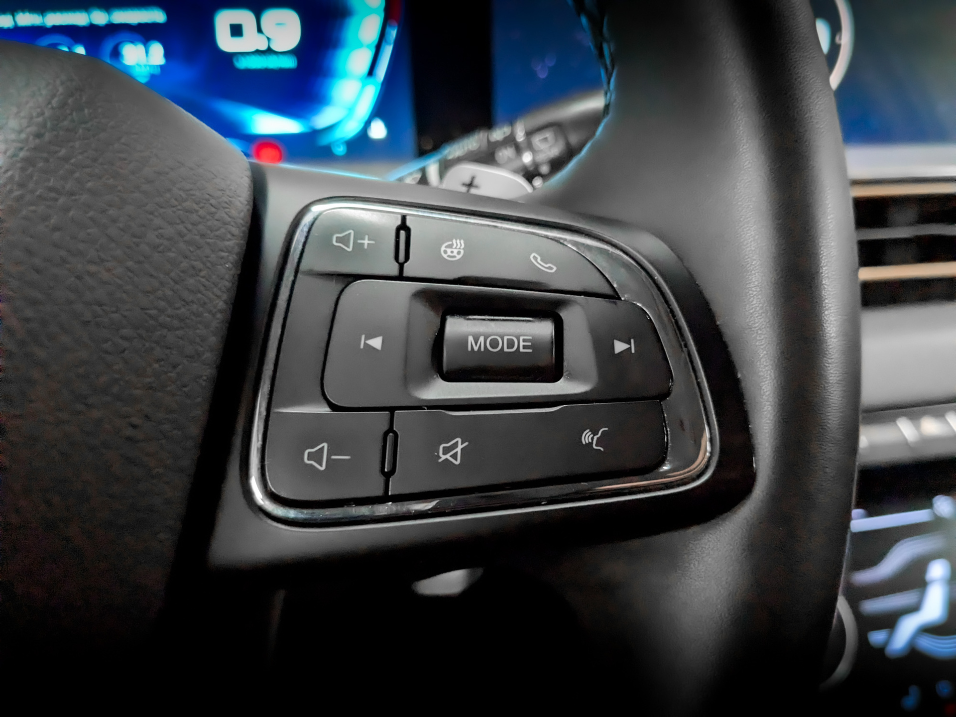 EXEED LX 1.50 (147 л.с), автомат, 2023, пробег 26 224 км