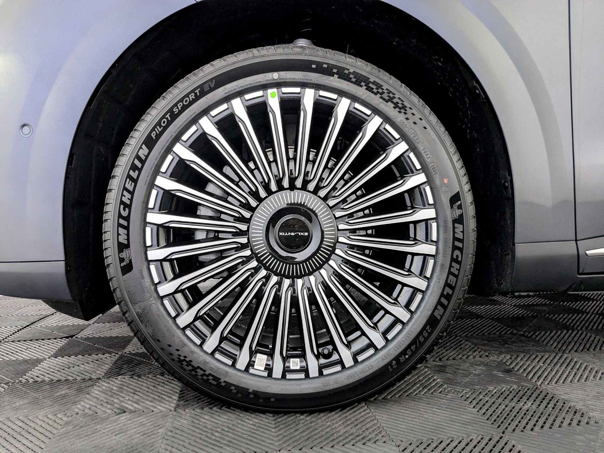 Фото Exlantix ET8 Топ 1.5ELH/190 40кВт 4WD