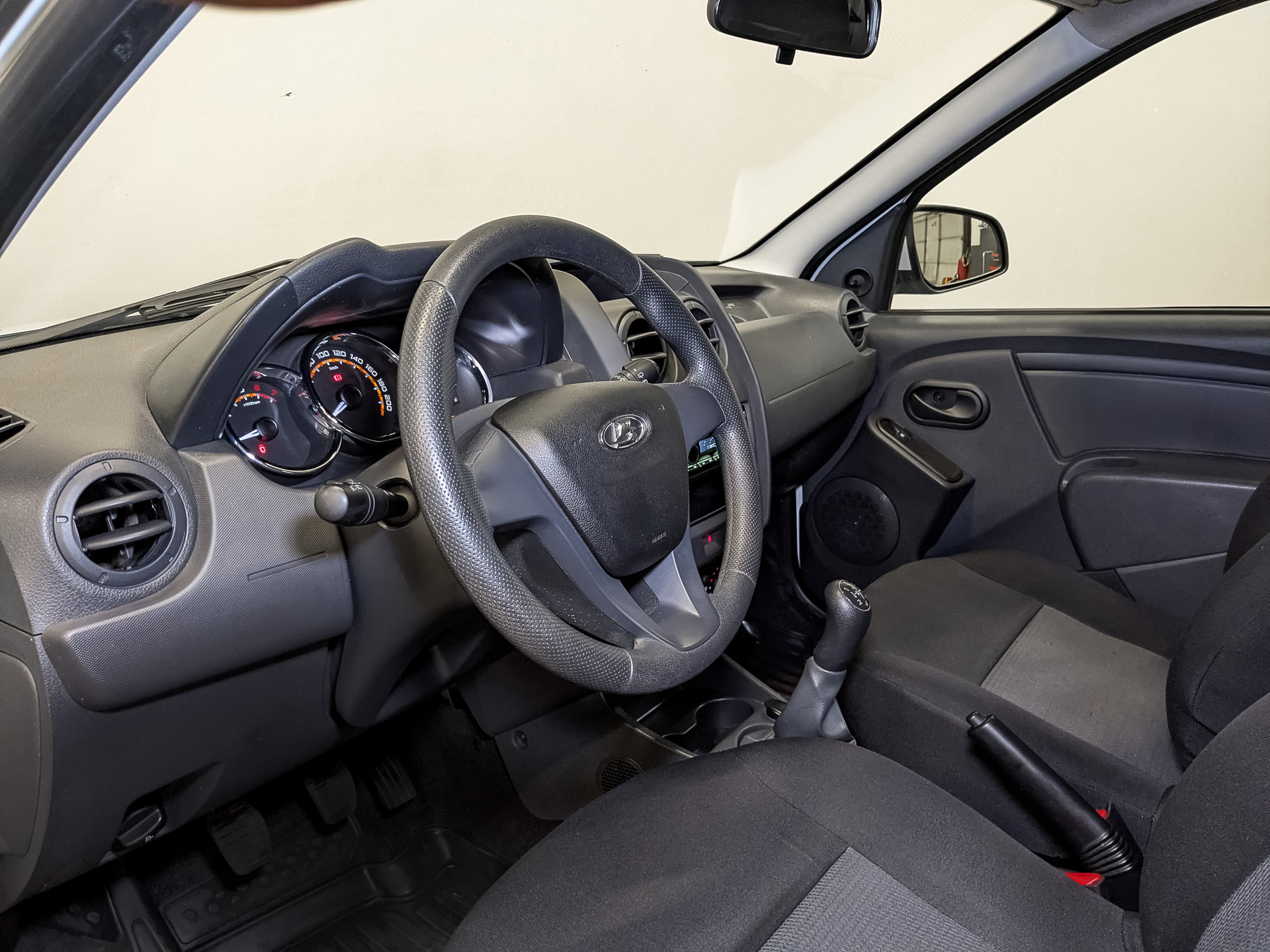 LADA Largus 1.60 (90 л.с), механическая, 2024, пробег 68 975 км