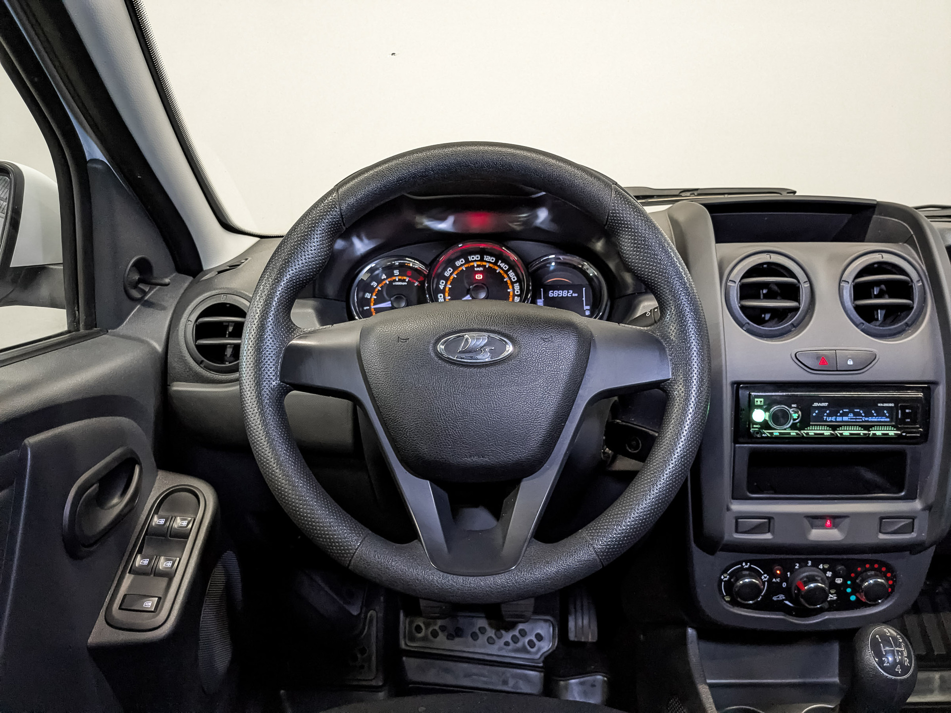 LADA Largus 1.60 (90 л.с), механическая, 2024, пробег 68 975 км