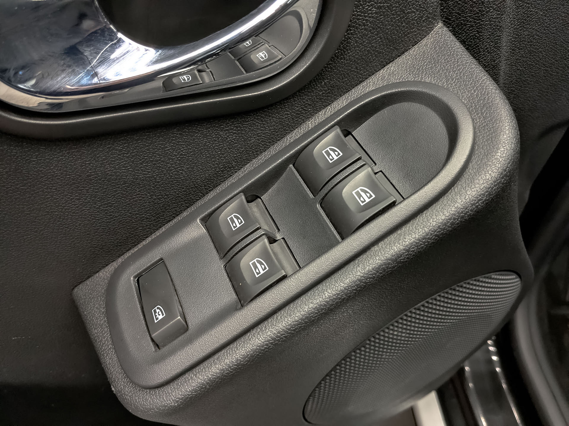 NISSAN Terrano 2.00 (143 л.с), автомат, 2021, пробег 28 941 км
