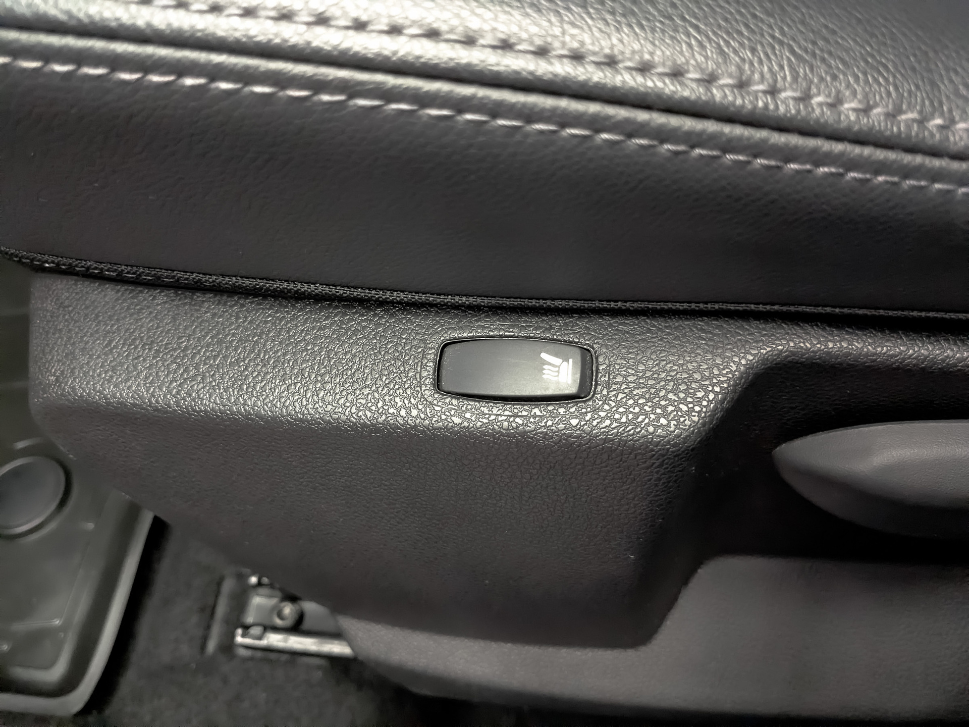 NISSAN Terrano 2.00 (143 л.с), автомат, 2021, пробег 28 941 км