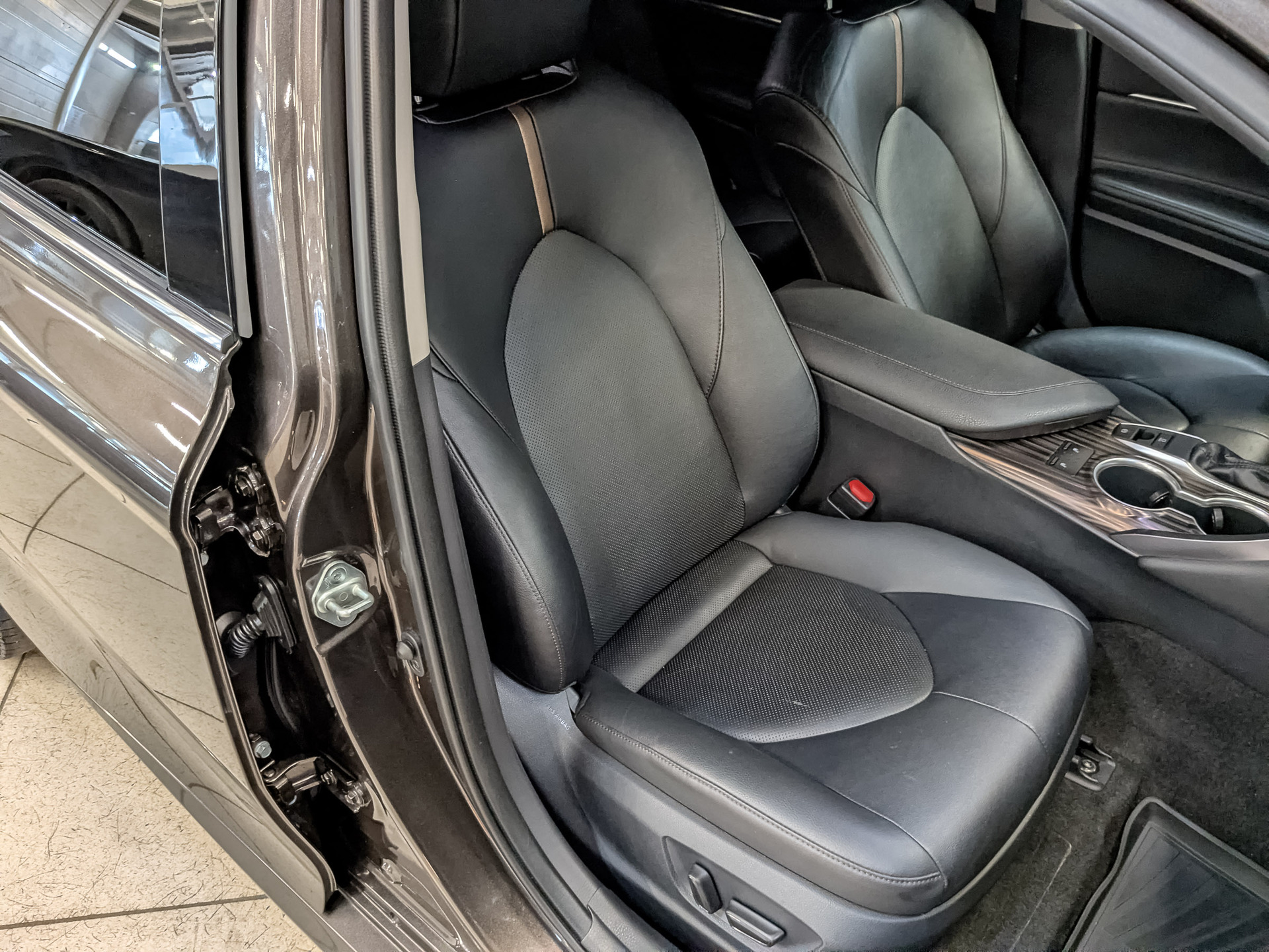 TOYOTA Camry 2.50 (181 л.с), автомат, 2020, пробег 150 000 км