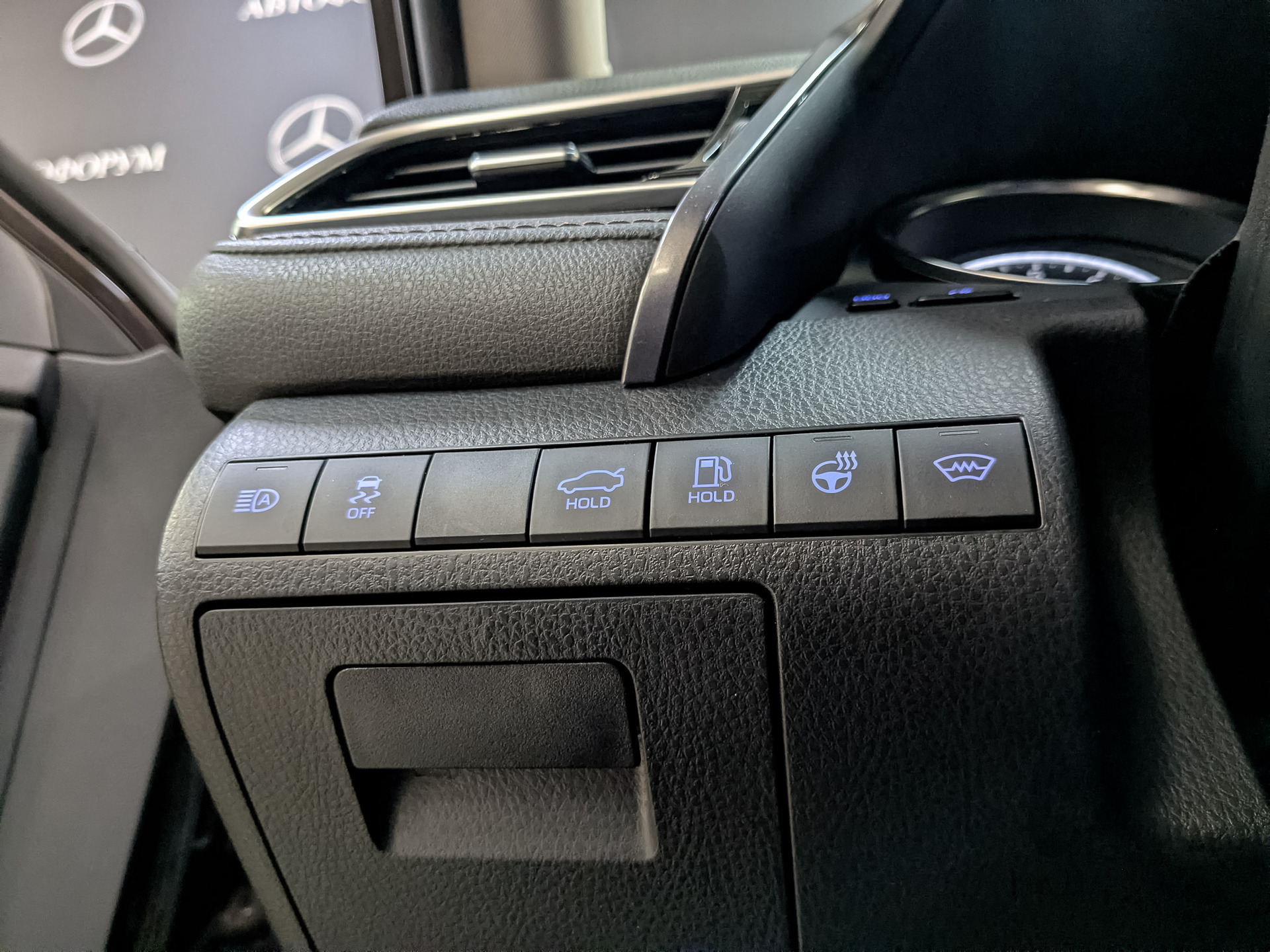TOYOTA Camry 2.50 (181 л.с), автомат, 2020, пробег 150 000 км