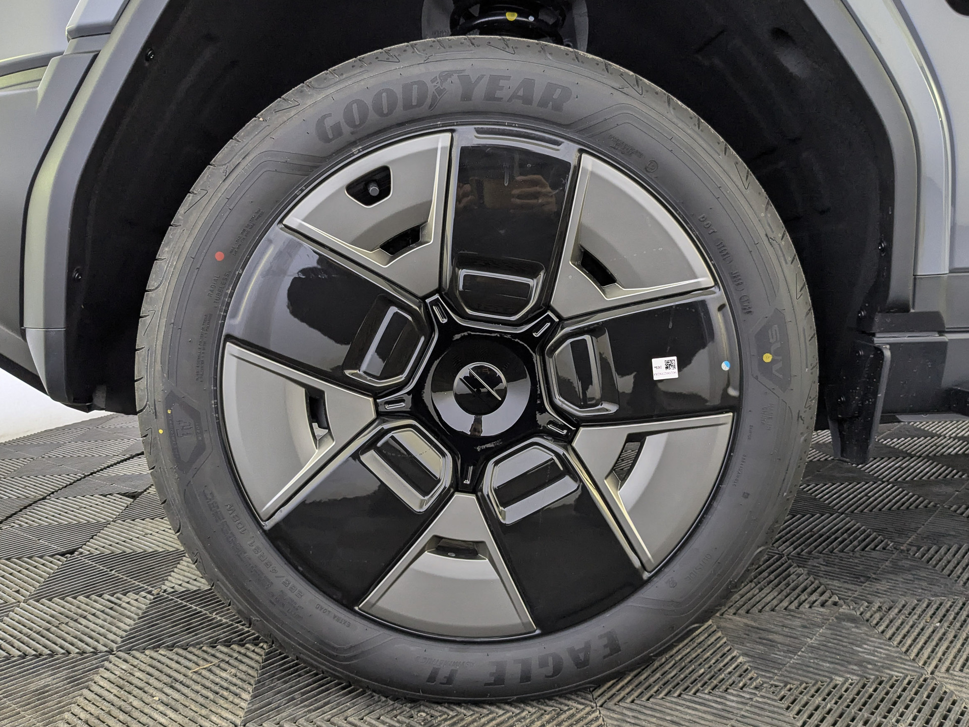 Фото Esteo V27 Премиум 1.5ELH/152 34,3кВт 4WD
