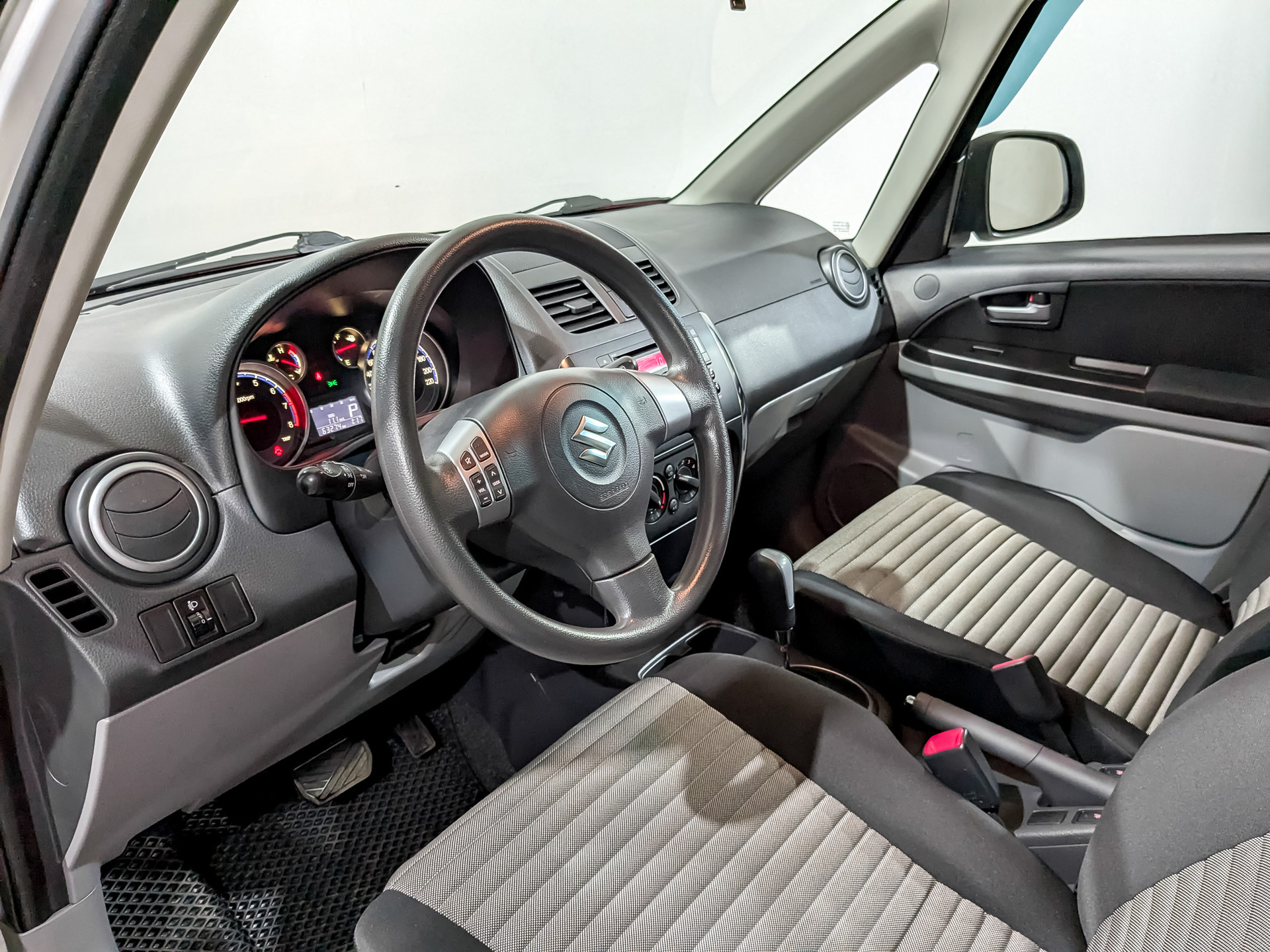 SUZUKI SX4 1.60 (112 л.с), автомат, 2014, пробег 63 273 км