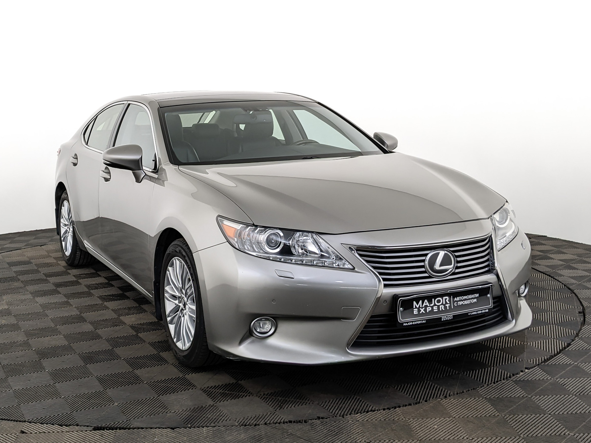 LEXUS ES 2.50 (184 л.с), автомат, 2015, пробег 100 023 км