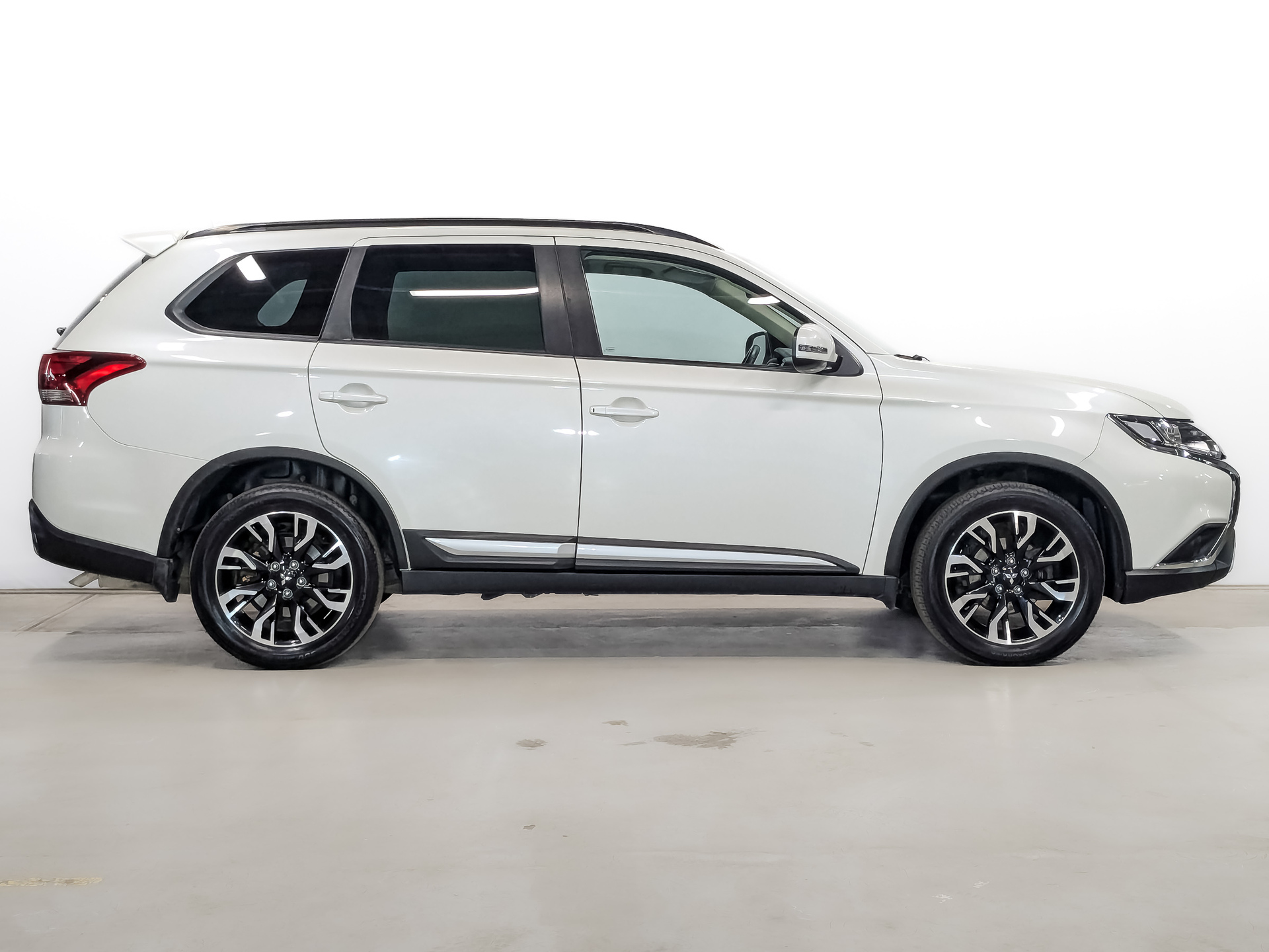 MITSUBISHI Outlander 2.00 (146 л.с), автомат, 2021, пробег 76 045 км