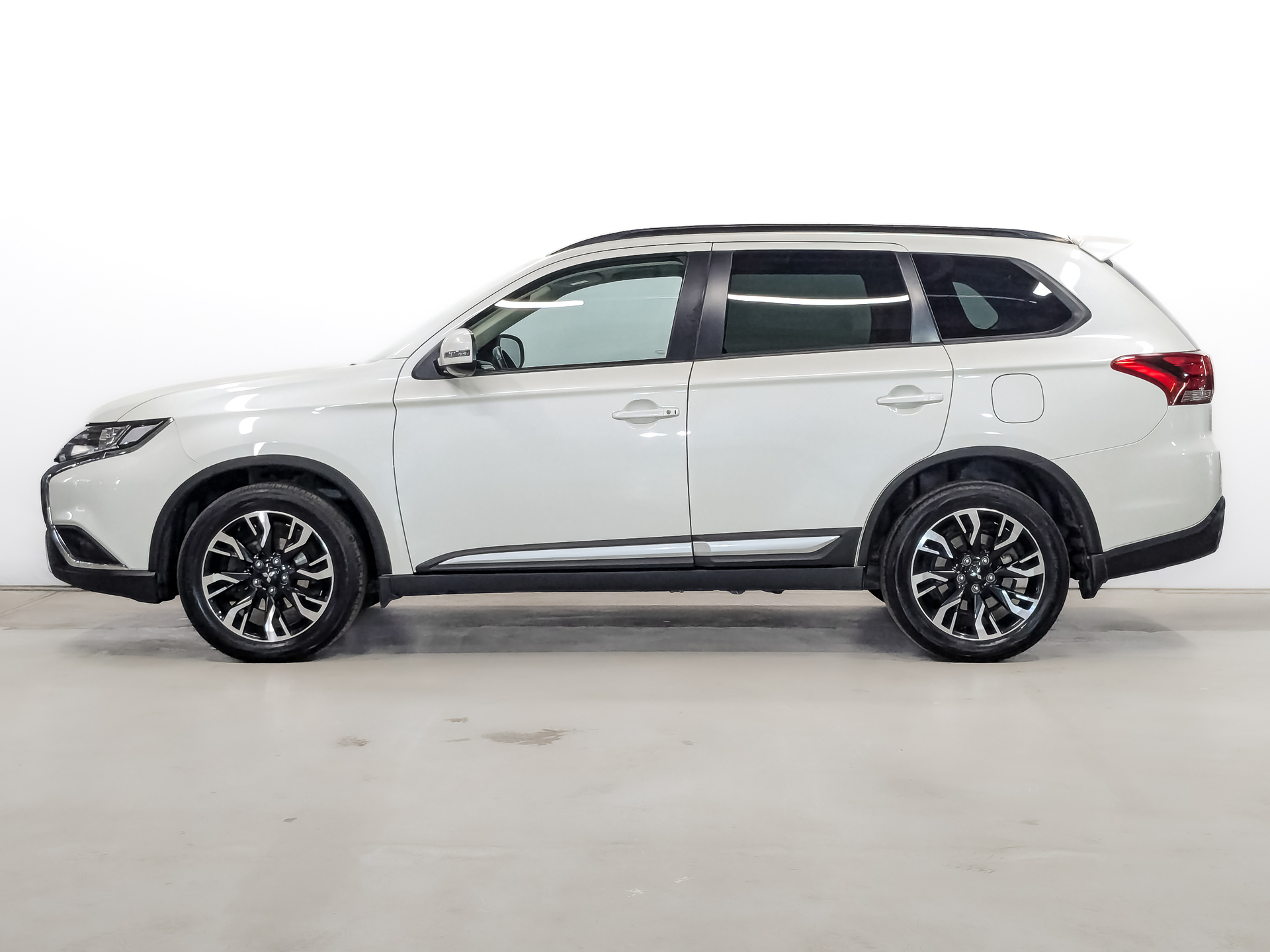 MITSUBISHI Outlander 2.00 (146 л.с), автомат, 2021, пробег 76 045 км