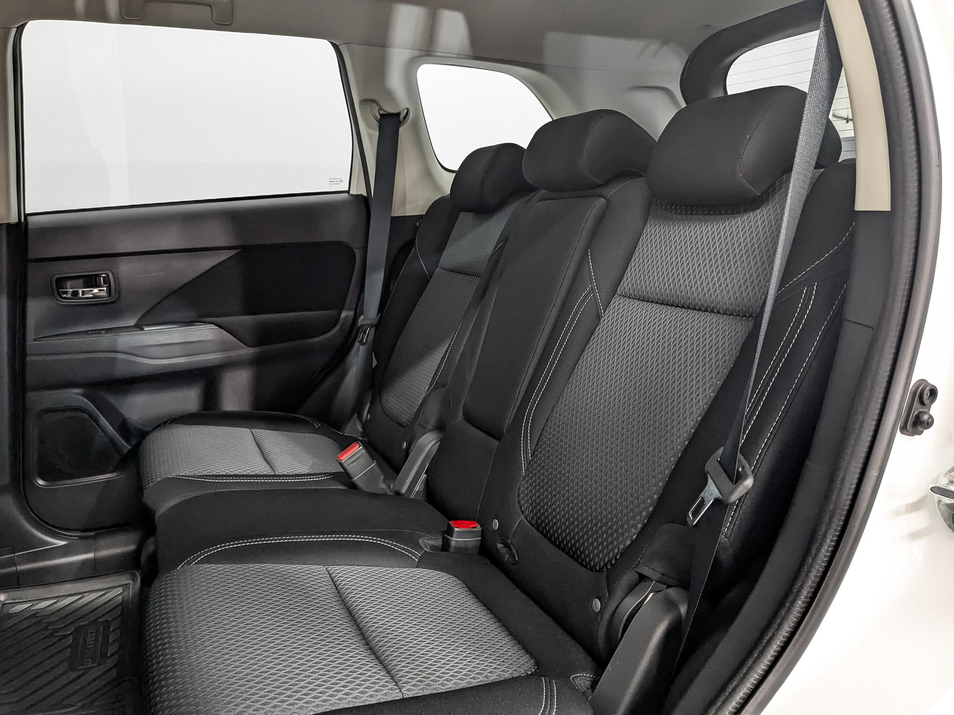 MITSUBISHI Outlander 2.00 (146 л.с), автомат, 2021, пробег 76 045 км