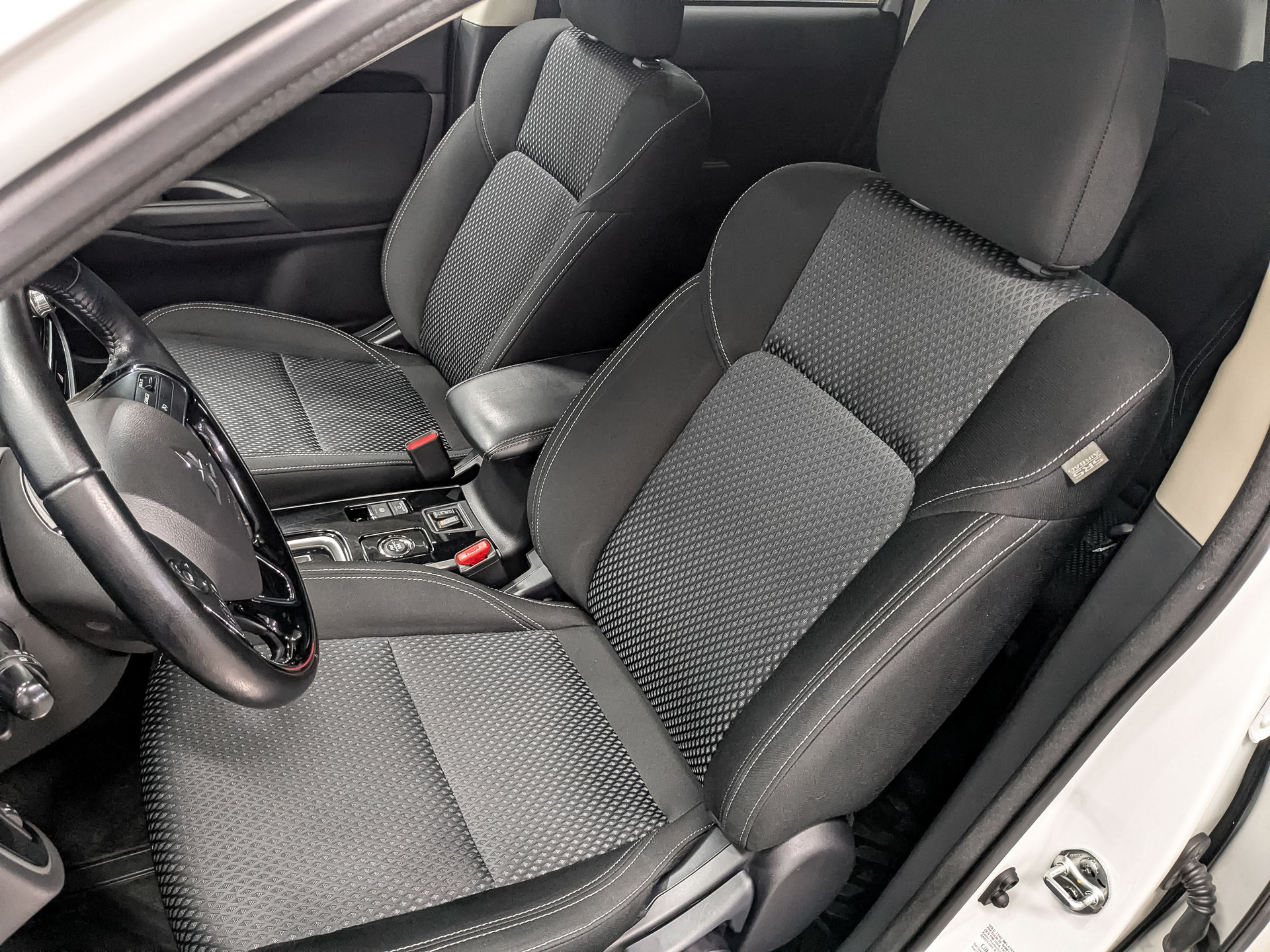 MITSUBISHI Outlander 2.00 (146 л.с), автомат, 2021, пробег 76 045 км