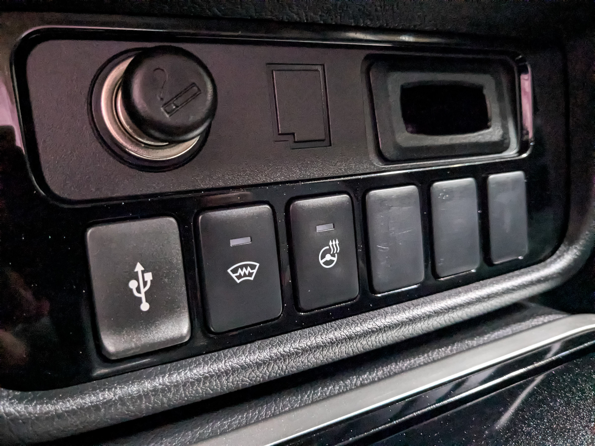 MITSUBISHI Outlander 2.00 (146 л.с), автомат, 2021, пробег 76 045 км