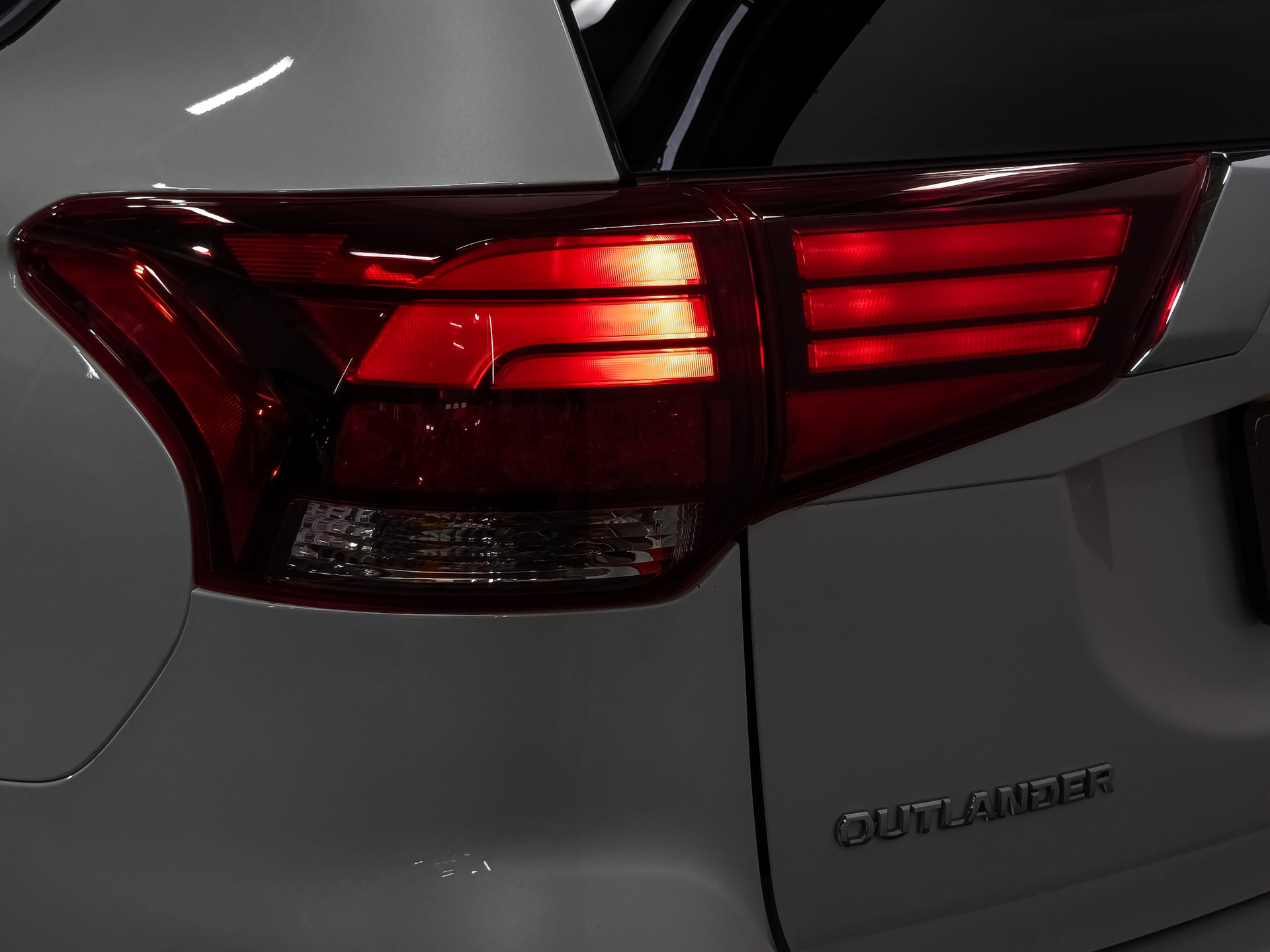 MITSUBISHI Outlander 2.00 (146 л.с), автомат, 2021, пробег 76 045 км