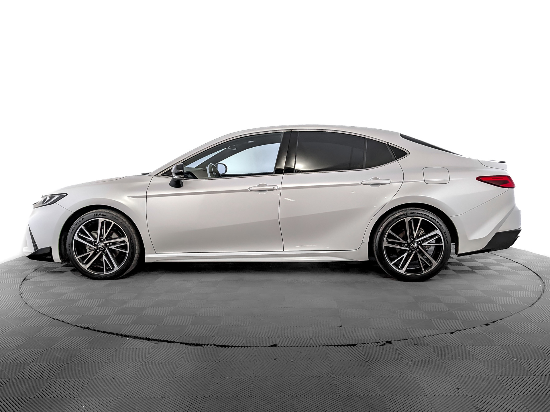 TOYOTA Camry 2.00 (173 л.с), автомат, 2024, пробег 12 589 км