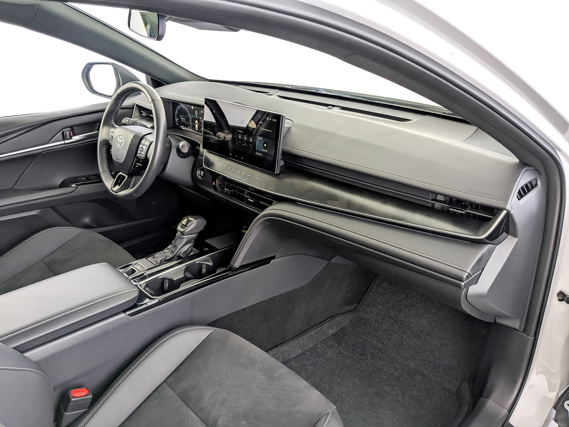 TOYOTA Camry 2.00 (173 л.с), автомат, 2024, пробег 12 589 км